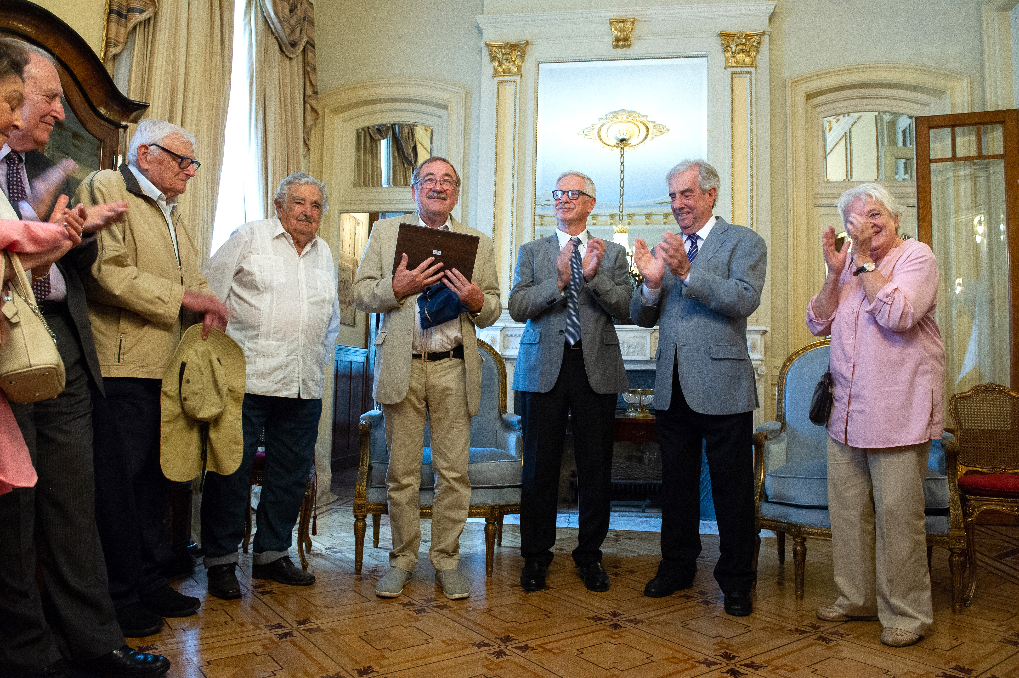 Reconocimiento a Henry Engler por parte de Tabaré Vázquez