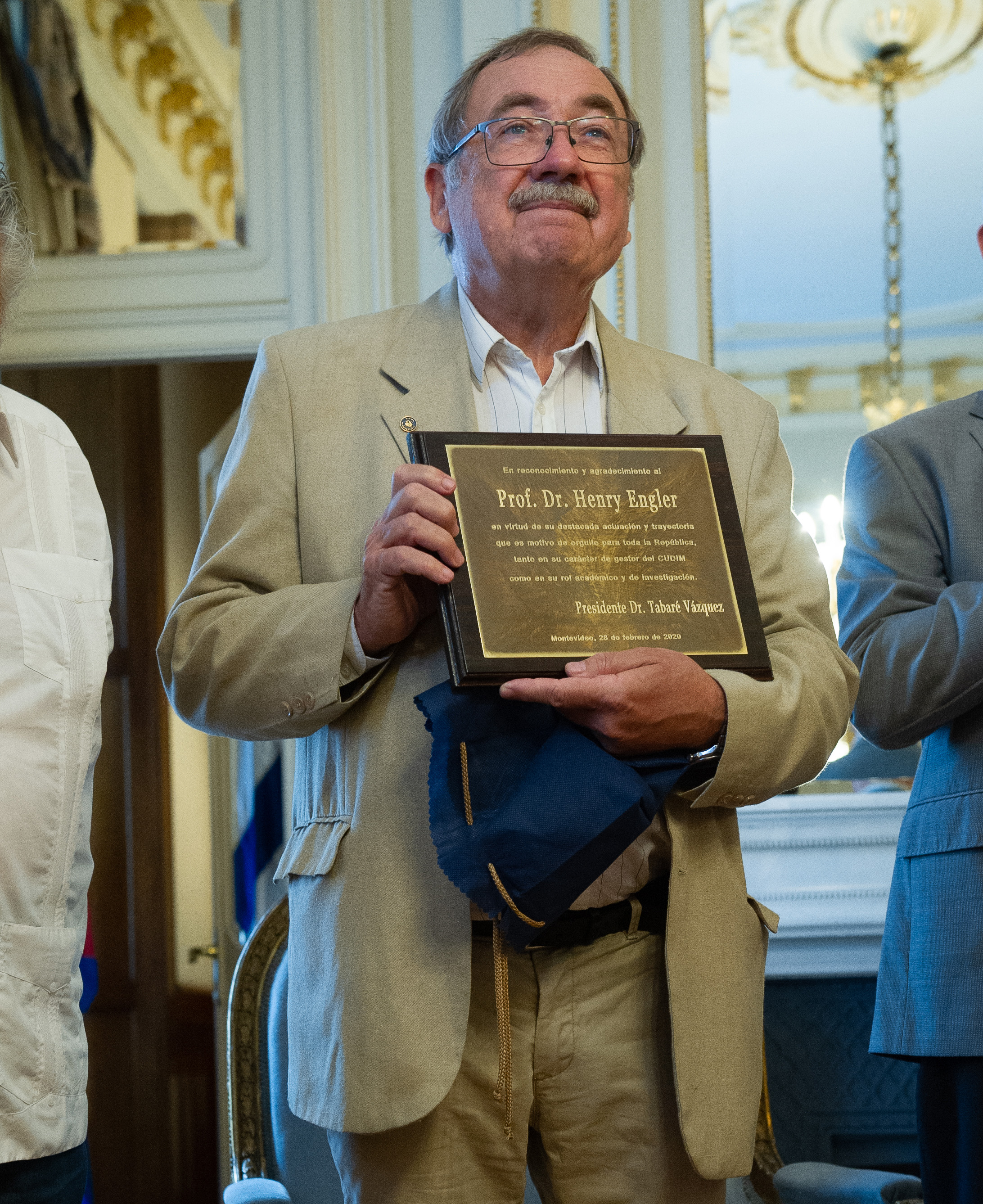 Reconocimiento a Henry Engler por parte de Tabaré Vázquez