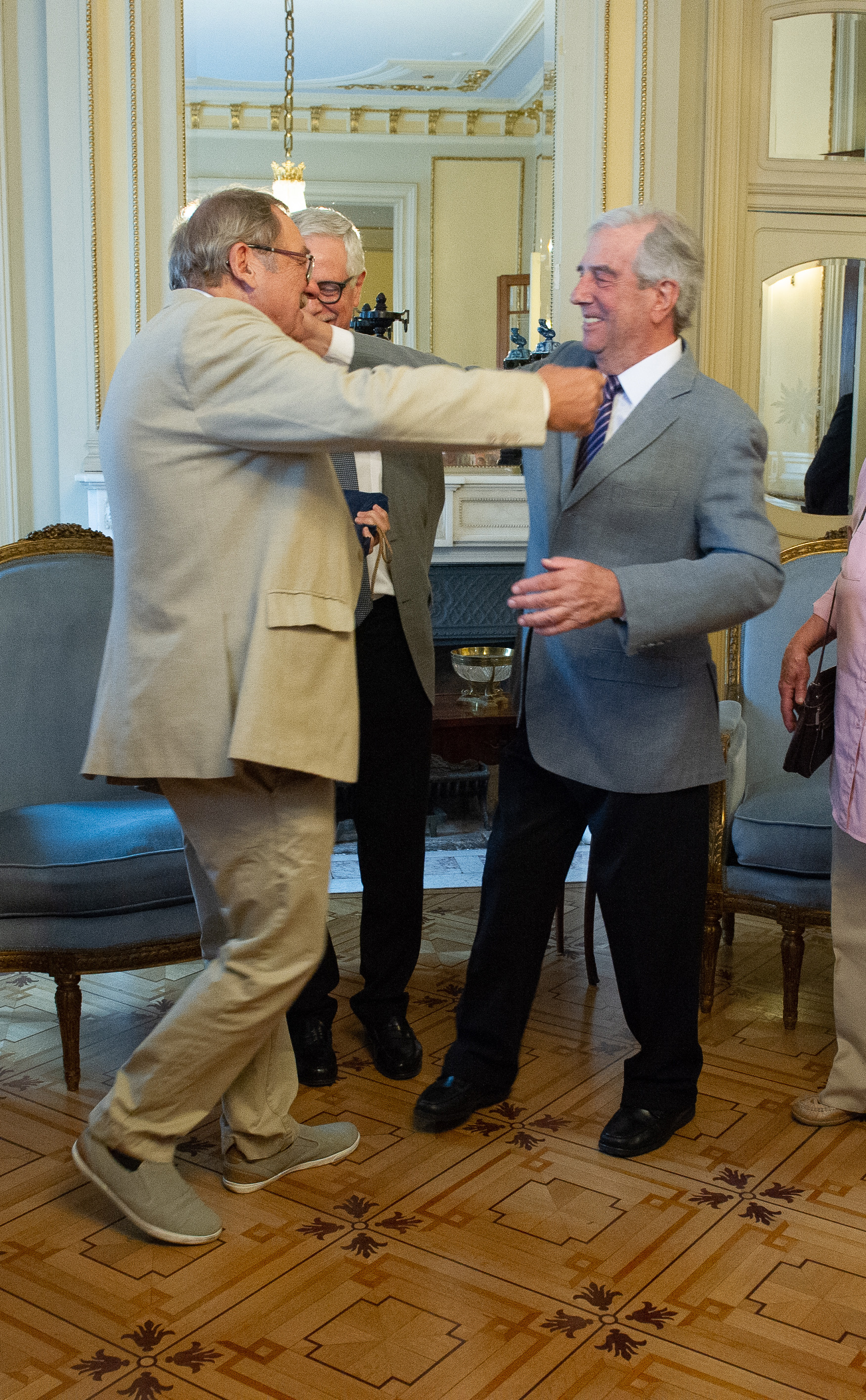 Reconocimiento a Henry Engler por parte de Tabaré Vázquez