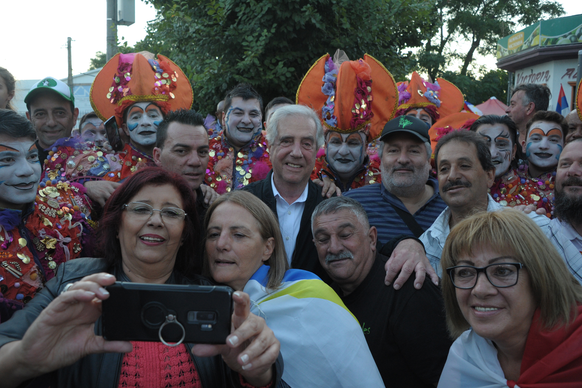 Presidente Tabaré Vázquez recibió reconocimiento en la plaza Lafone, en el barrio montevideano de La Teja