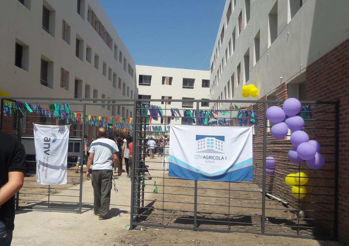 Ministerio de Vivienda inauguró cooperativa Agrícola Adeom, frente al Mercado Agrícola de Montevideo