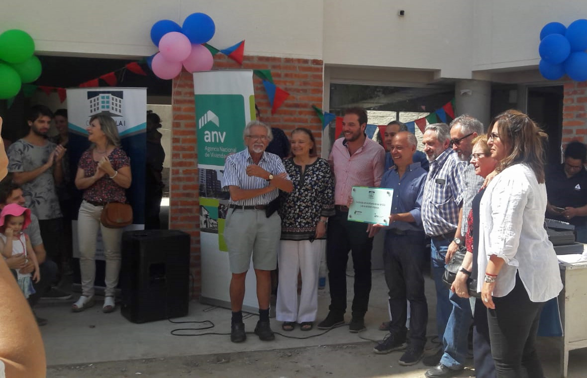 Ministra de Vivienda, Eneida de León, y su equipo de gestión