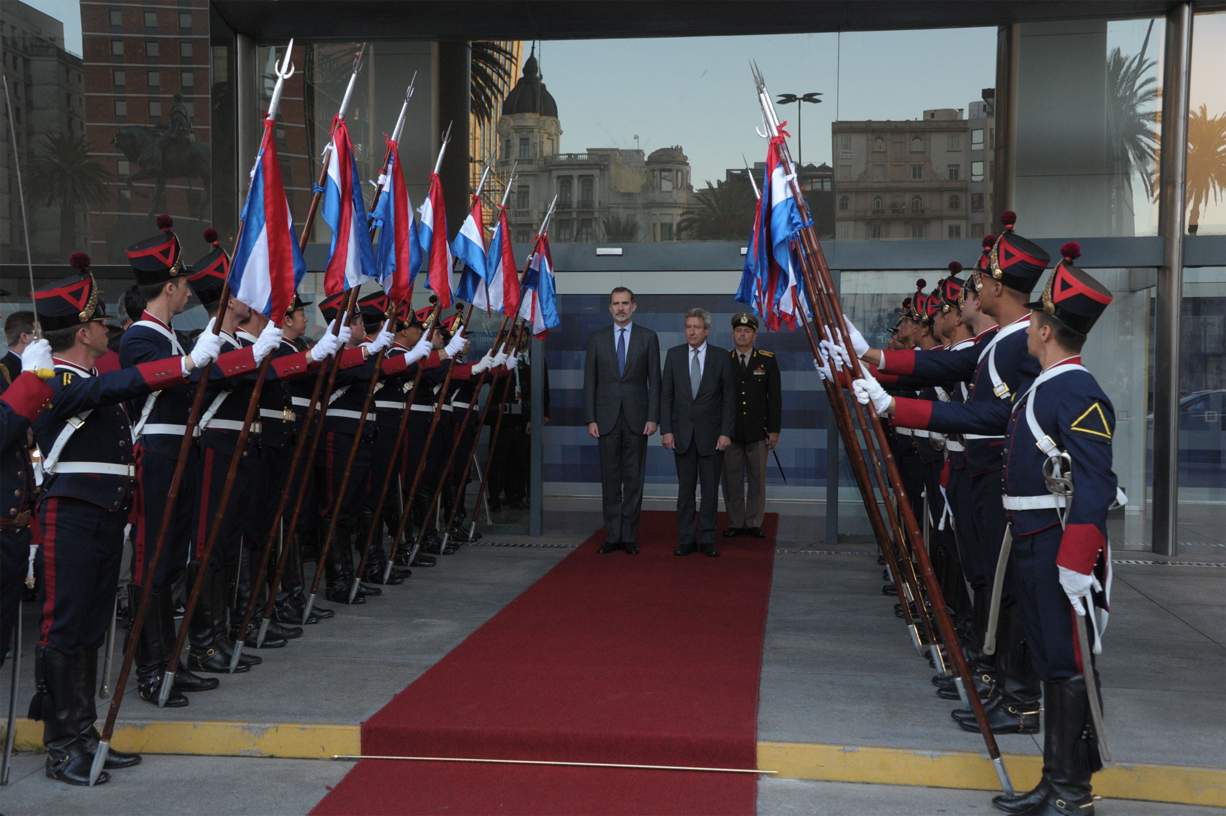 Presidente Vázquez recibió en audiencia al rey Felipe VI de España y la delegación que lo acompaña