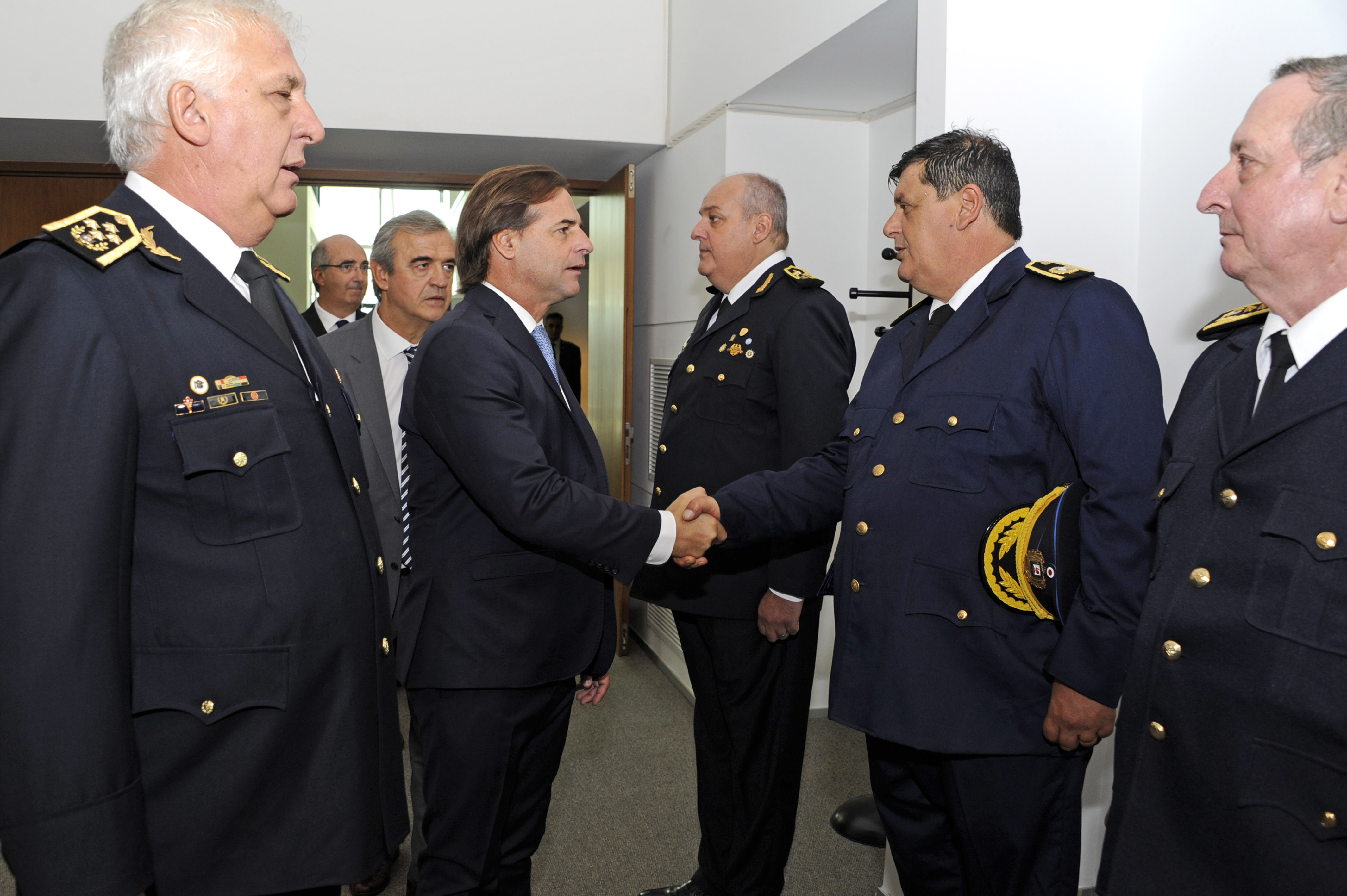 Presidente Luis Lacalle Pou saluda a autoridades del Ministerio del Interior y jefes departamentales de Policía