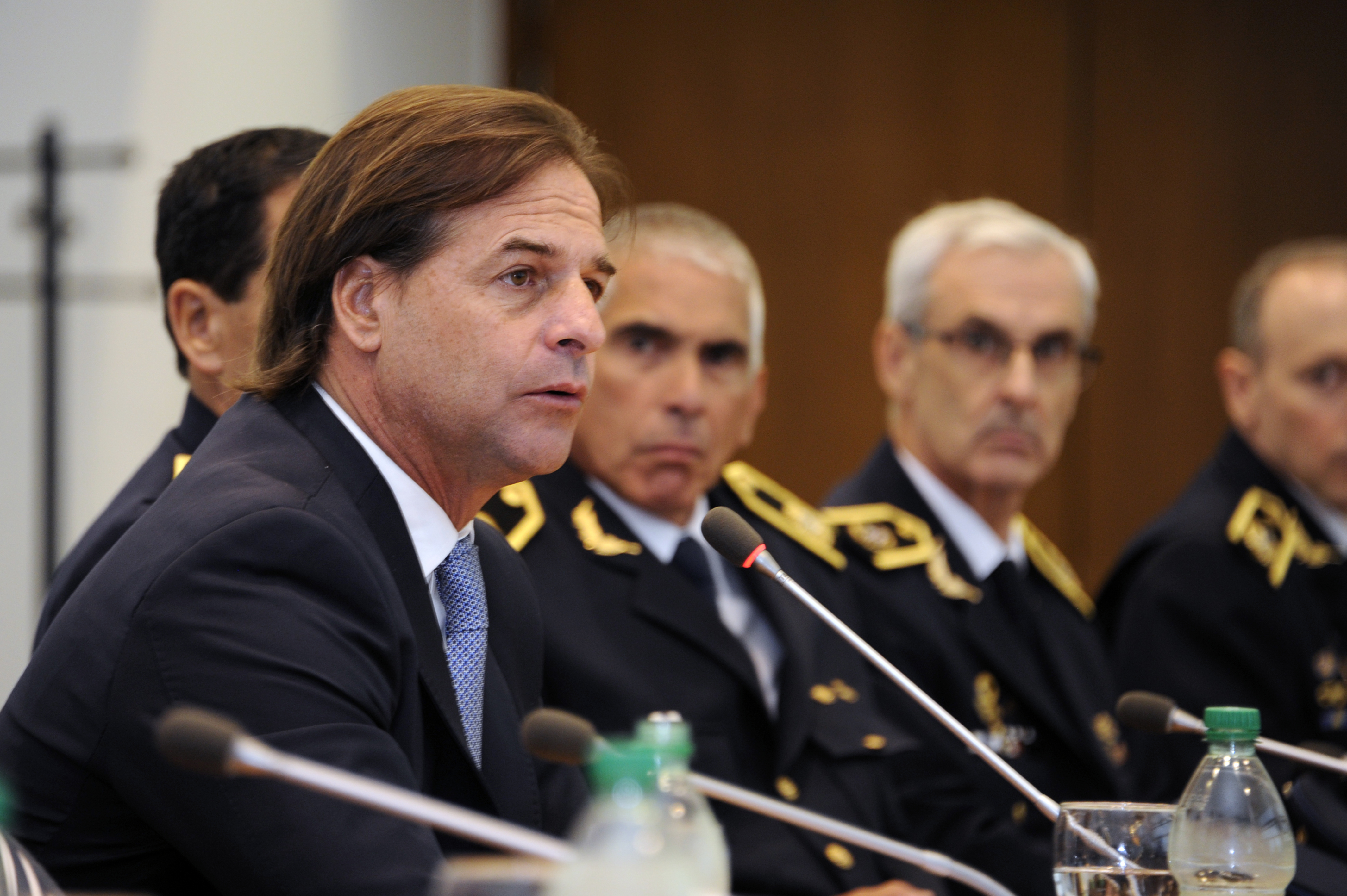 Presidente Luis Lacalle Pou, reunido con autoridades del Ministerio del Interior y jefes departamentales de Policía en Torre Ejecutiva