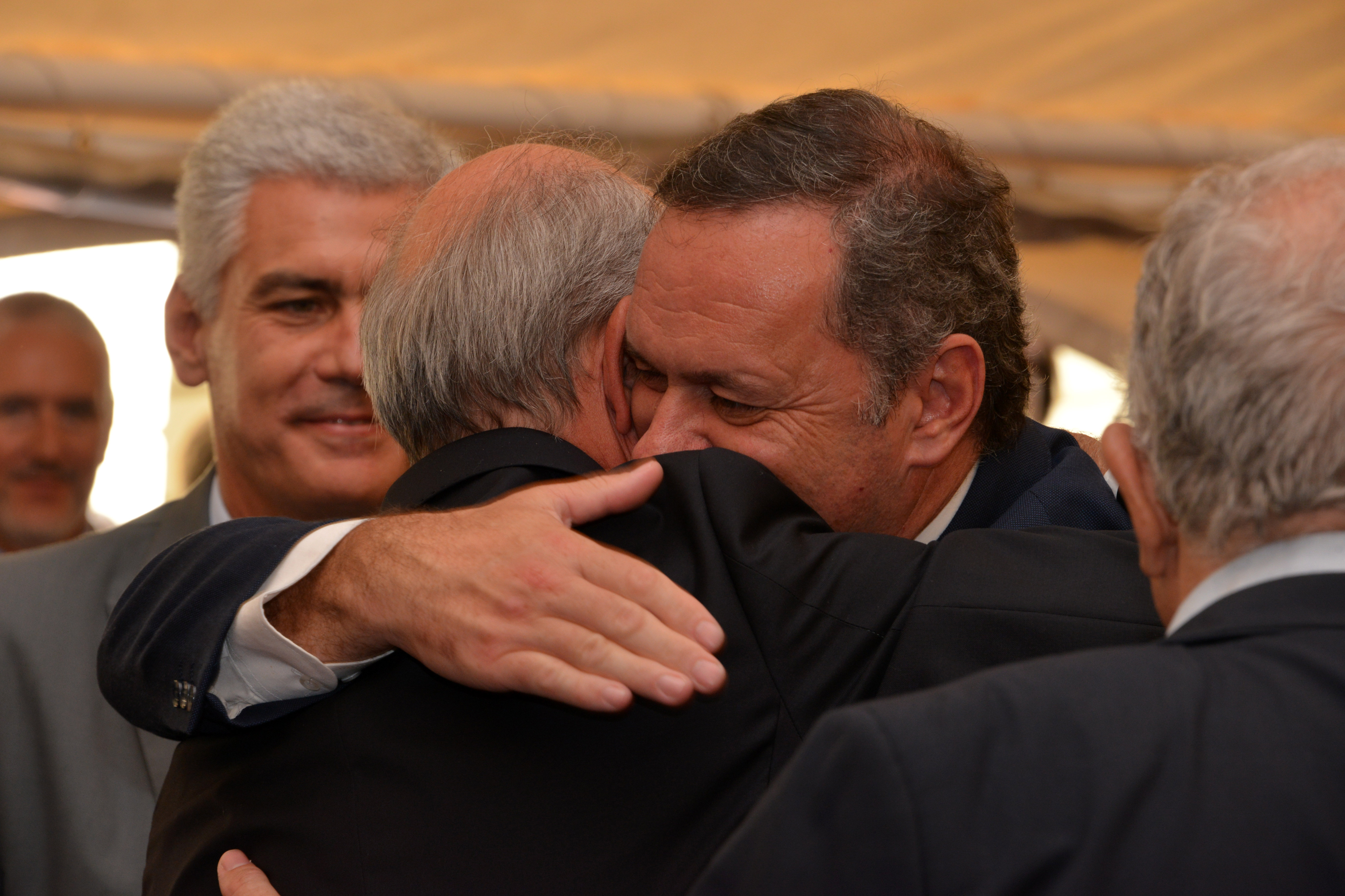 Álvaro Delgado y Javier García se saludan