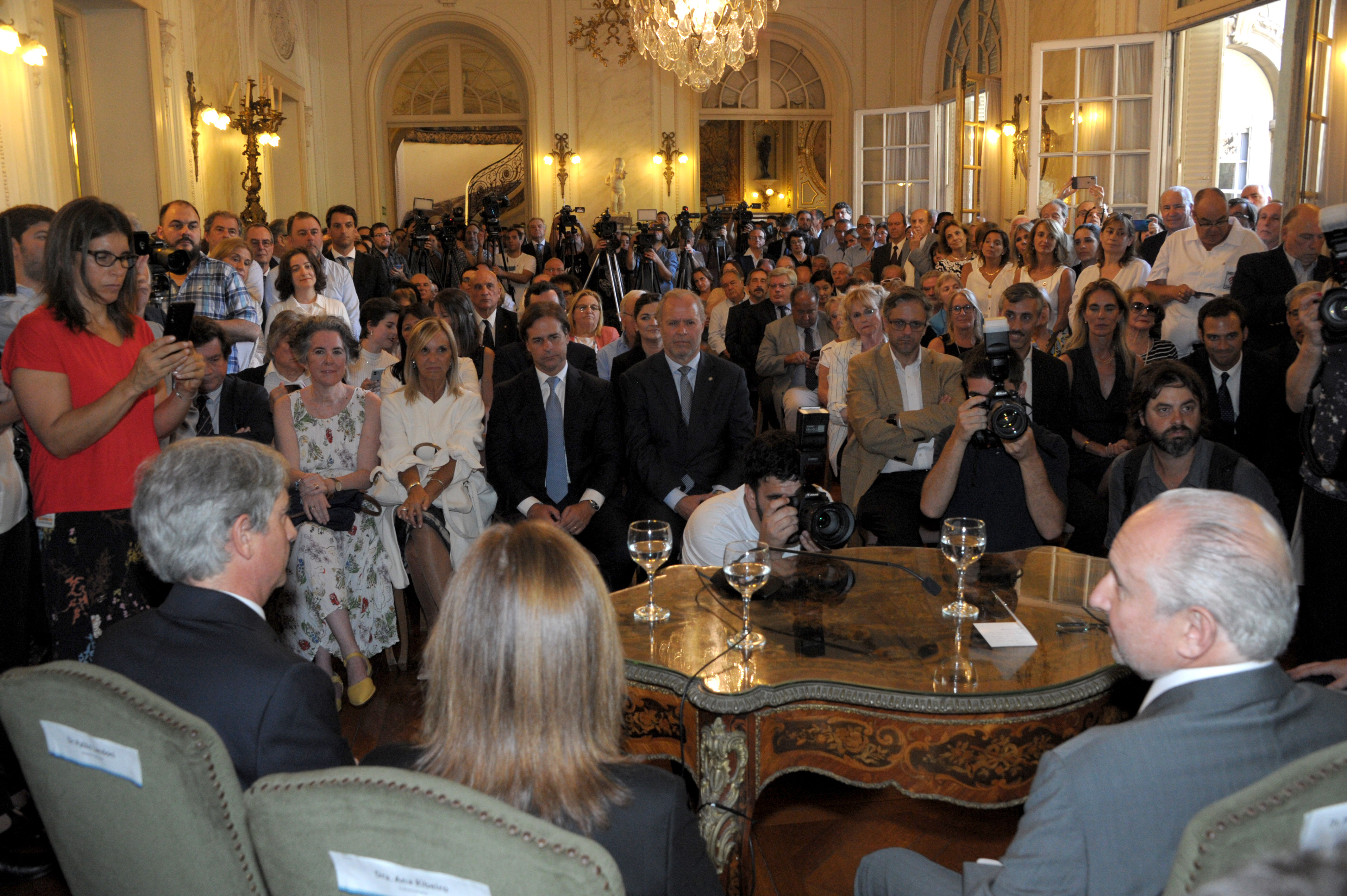 Luis Lacalle Pou y Beatriz Argimón presentes en toma de mando de autoridades del Ministerio de Educación y Cultura
