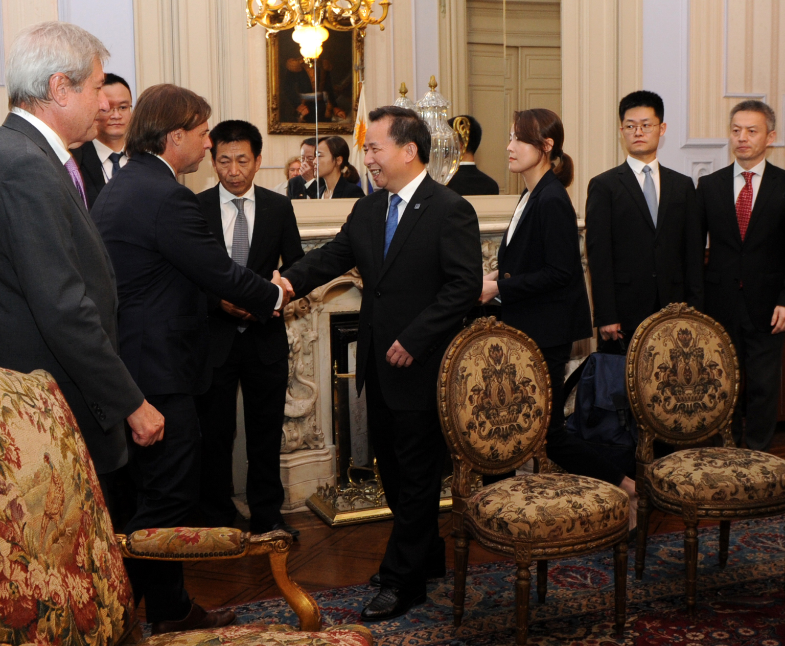 Lacalle Pou y Talvi recibieron al ministro y secretario del Grupo del Partido de Ministerio de Ecología y Medio Ambiente de la República Popular China