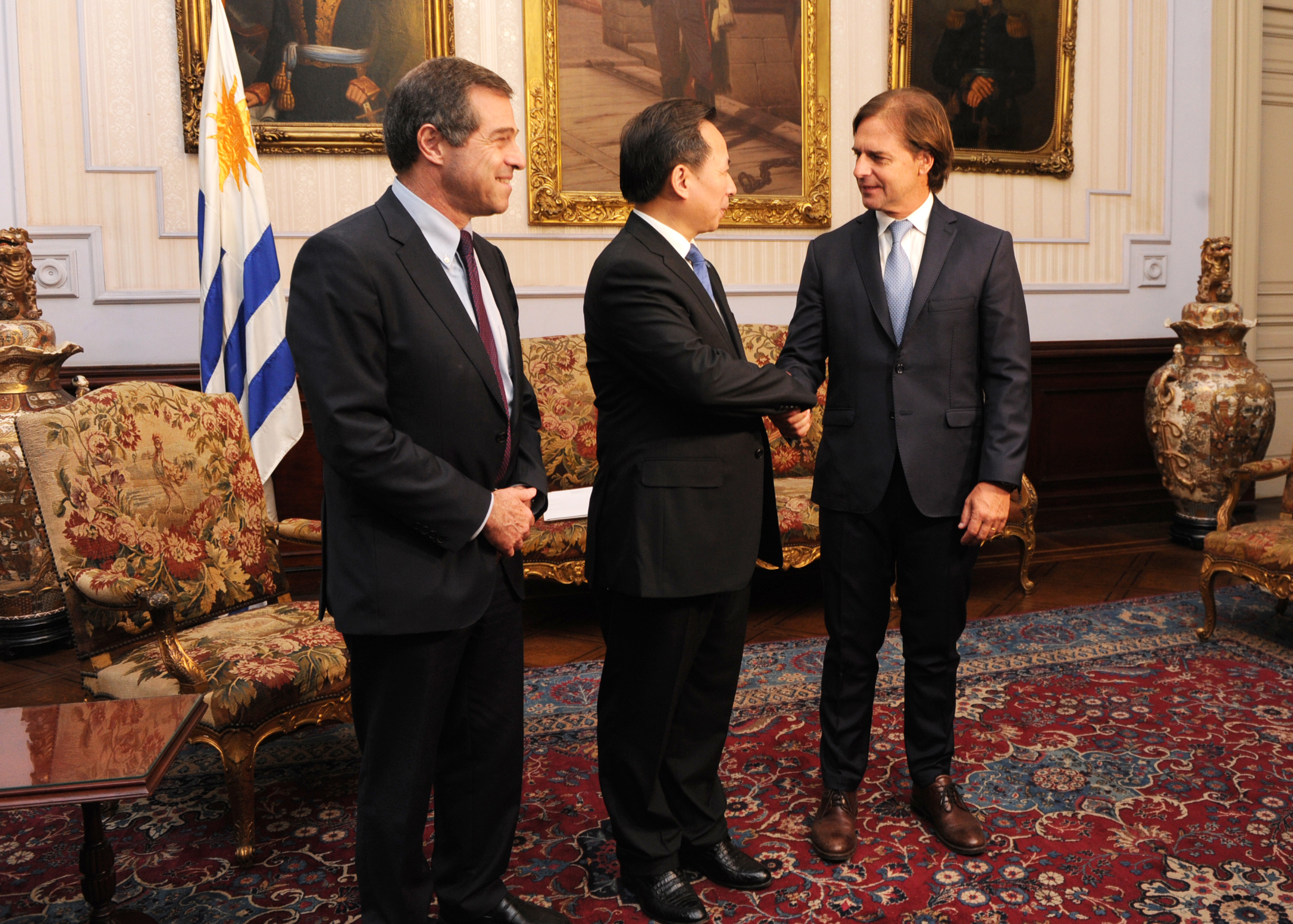 Lacalle Pou y Talvi recibieron al ministro y secretario del Grupo del Partido de Ministerio de Ecología y Medio Ambiente de la República Popular China