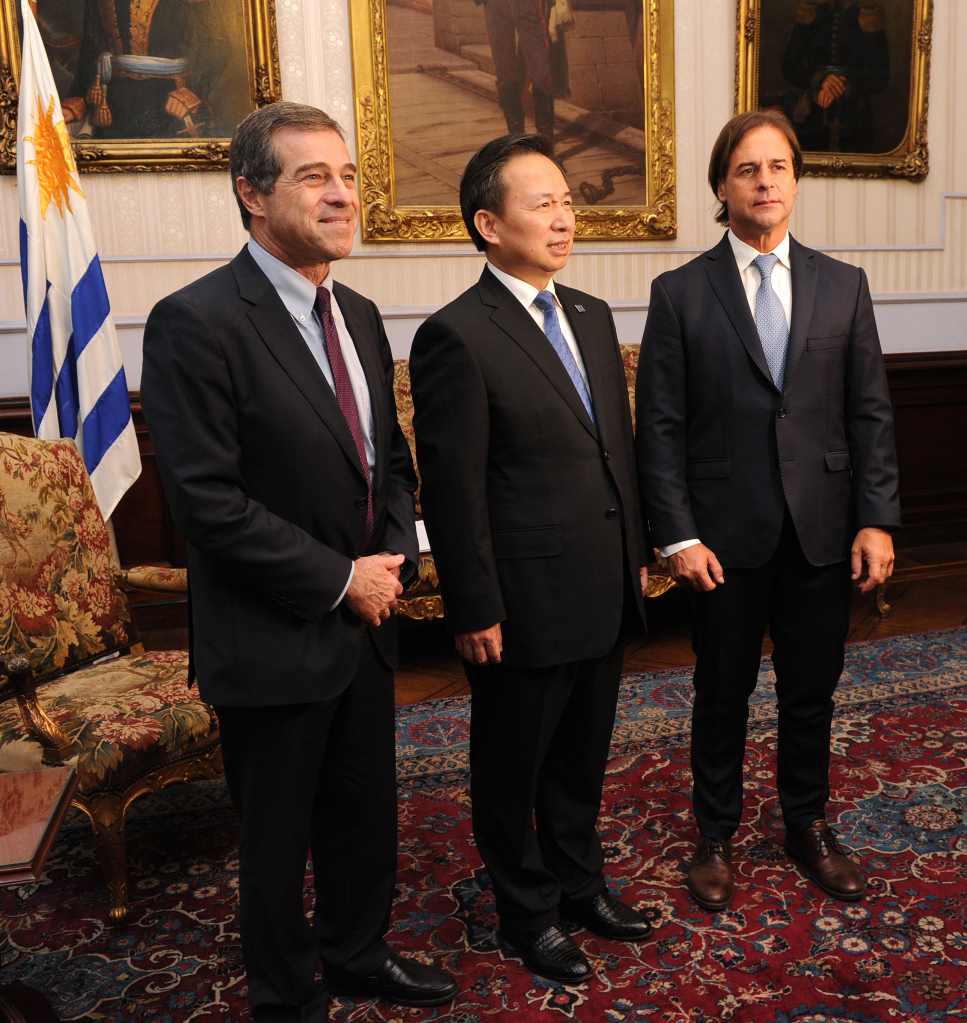 Lacalle Pou y Talvi recibieron al ministro y secretario del Grupo del Partido de Ministerio de Ecología y Medio Ambiente de la República Popular China