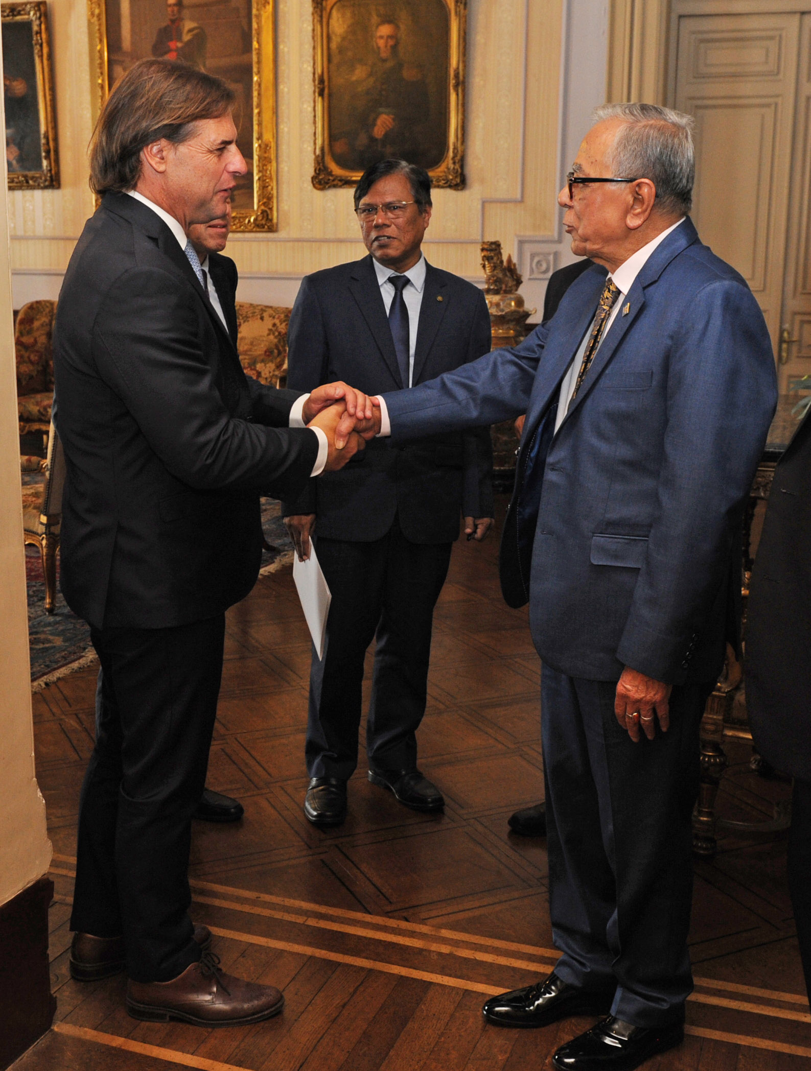 Lacalle Pou y Talvi recibieron al presidente de Bangladesh, Abdul Hamid