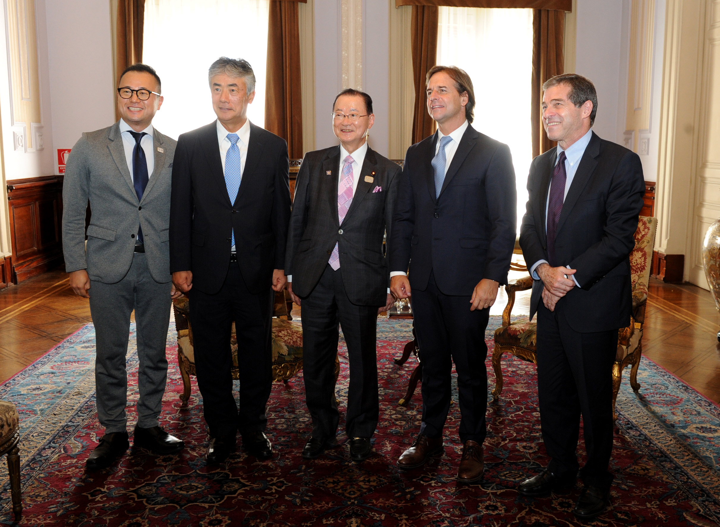 Lacalle Pou y Talvi recibieron al presidente de la Liga Parlamentaria Uruguay-Japón, Takeo Kawamura