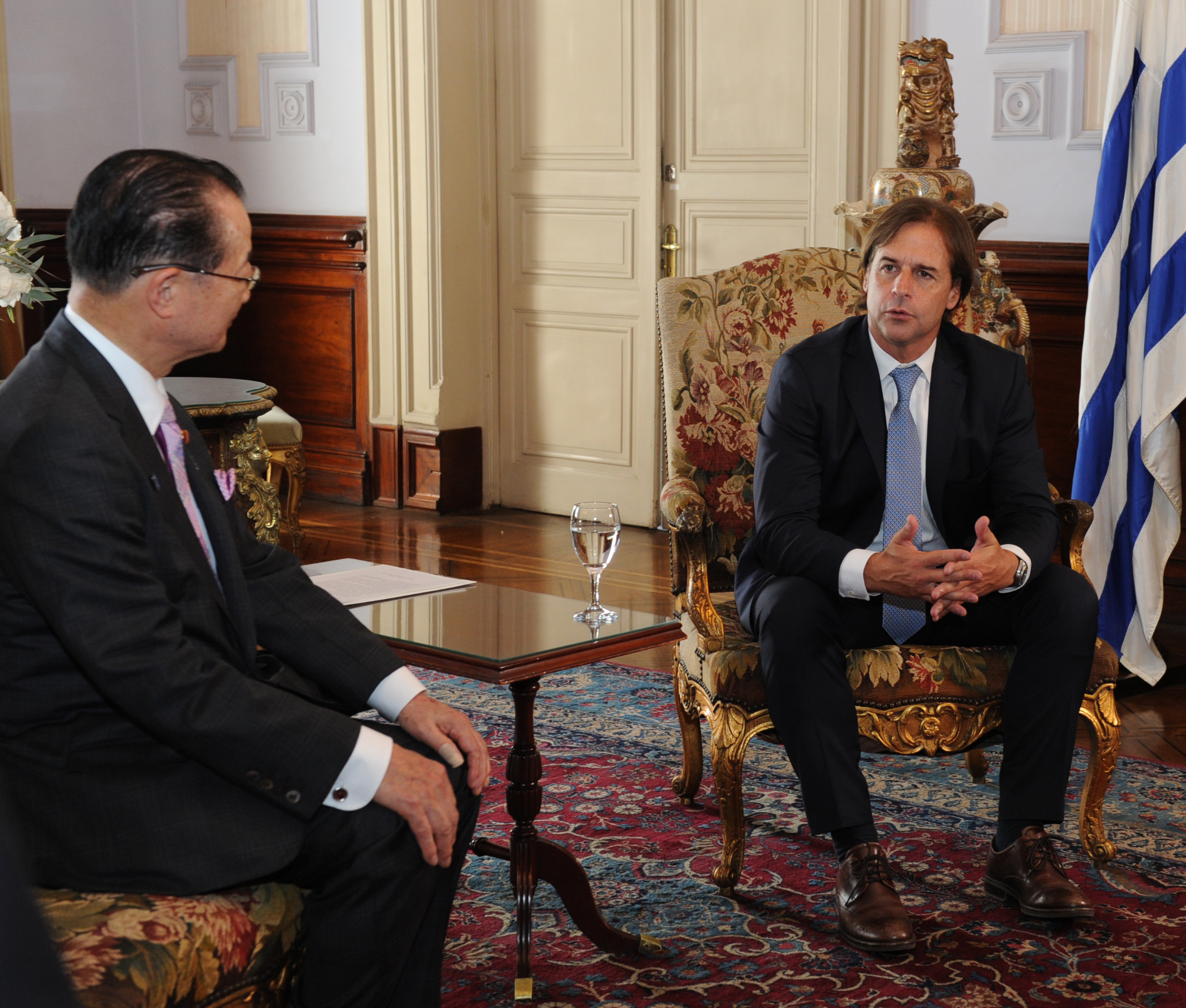 Lacalle Pou y Talvi recibieron al presidente de la Liga Parlamentaria Uruguay-Japón, Takeo Kawamura