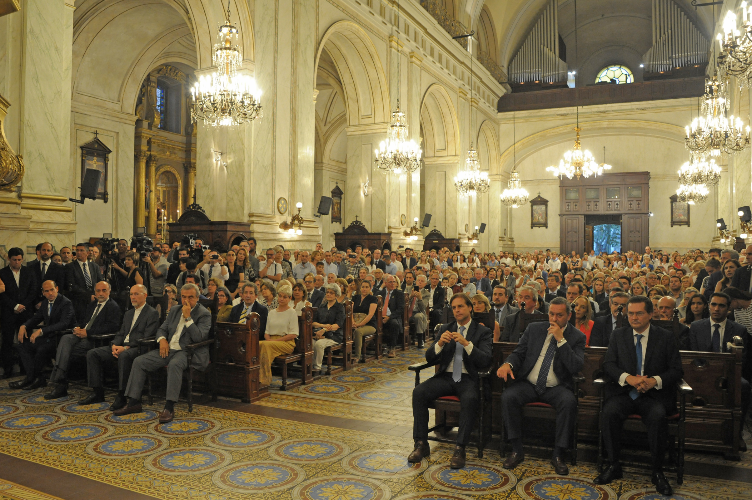 Presidente de la República, Luis Lacalle Pou, participó de la "Oración interreligiosa por la patria"