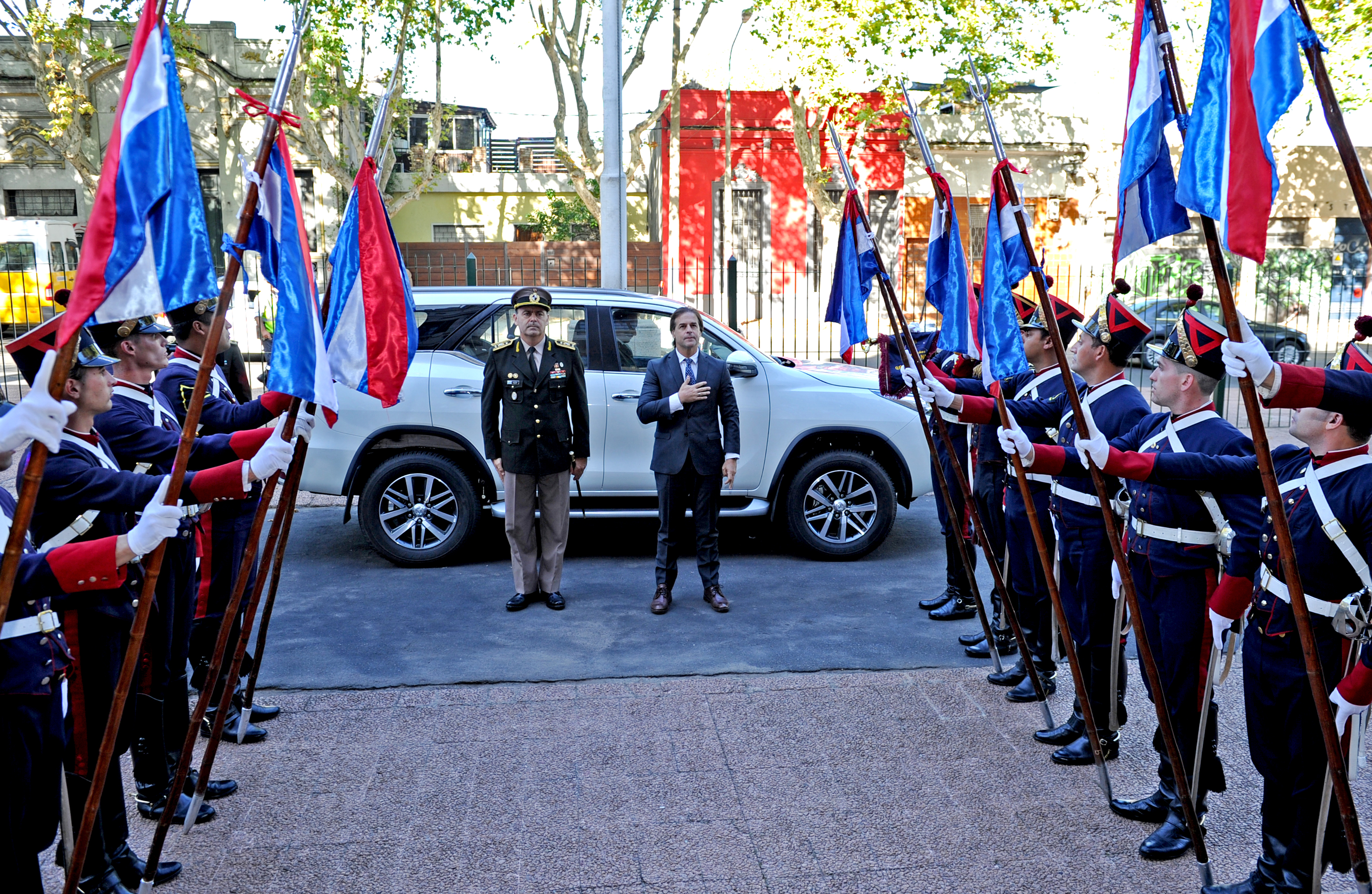 Presidente de la República, Luis Lacalle Pou, llega al Comando General del Ejército