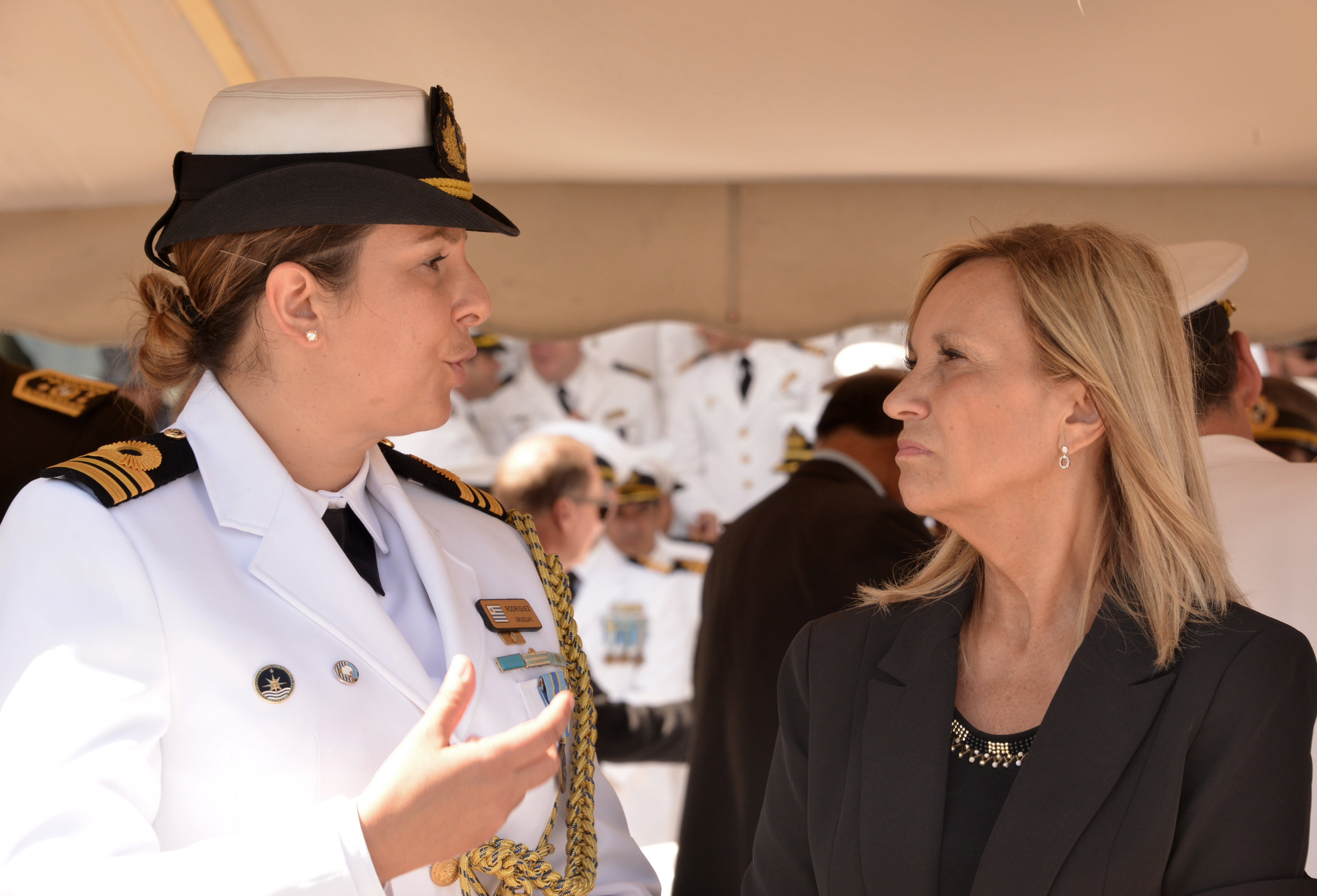 Vicepresidenta Beatriz Argimón en acto de asunción del comandante de la Armada Nacional