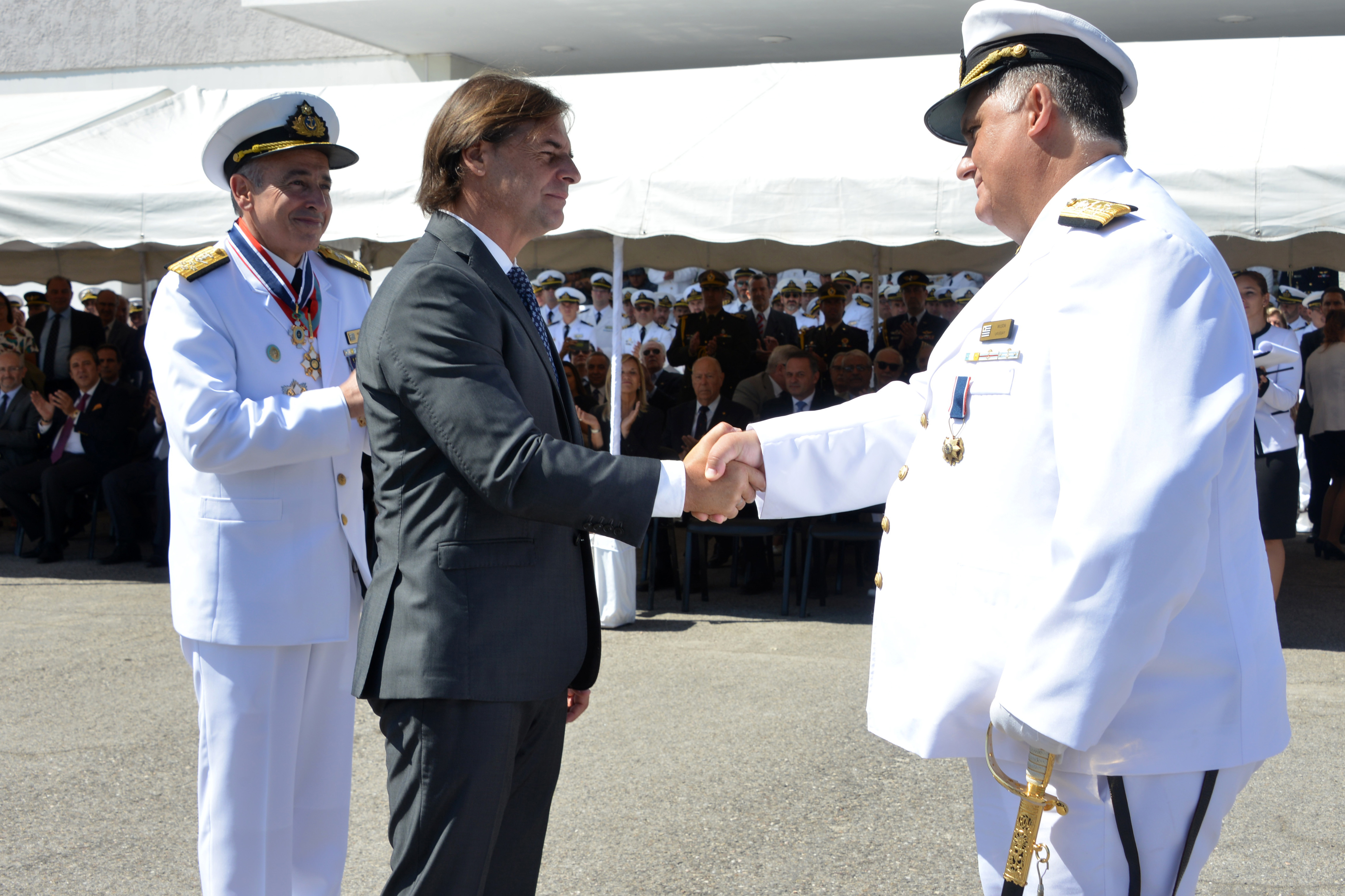Presidente Luis Lacalle Pou y comandante de la Armada Nacional, Jorge Wilson