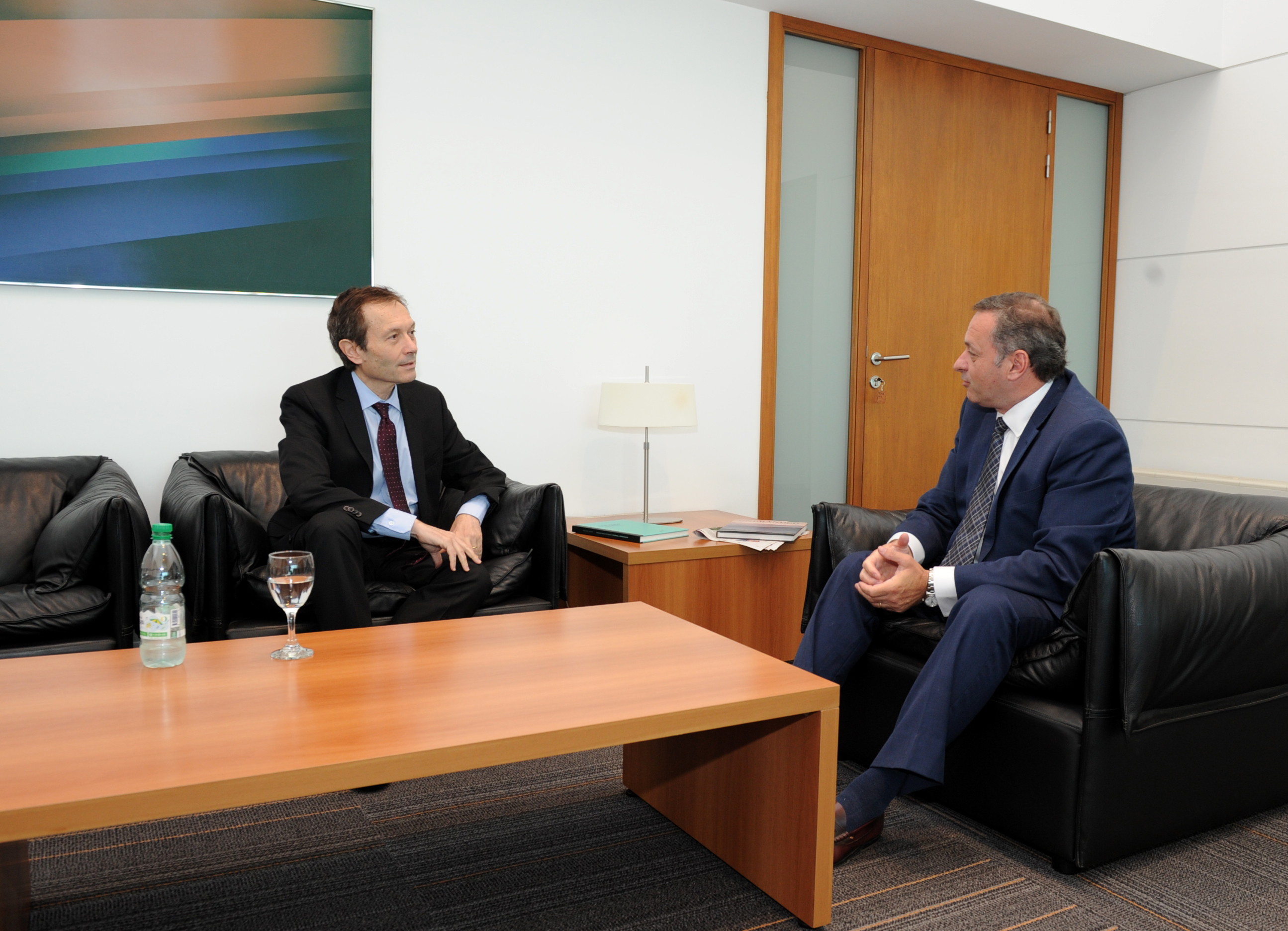 Secretario de Presidencia, Álvaro Delgado, junto al secretario de Asuntos Estratégicos de Argentina, Gustavo Beliz
