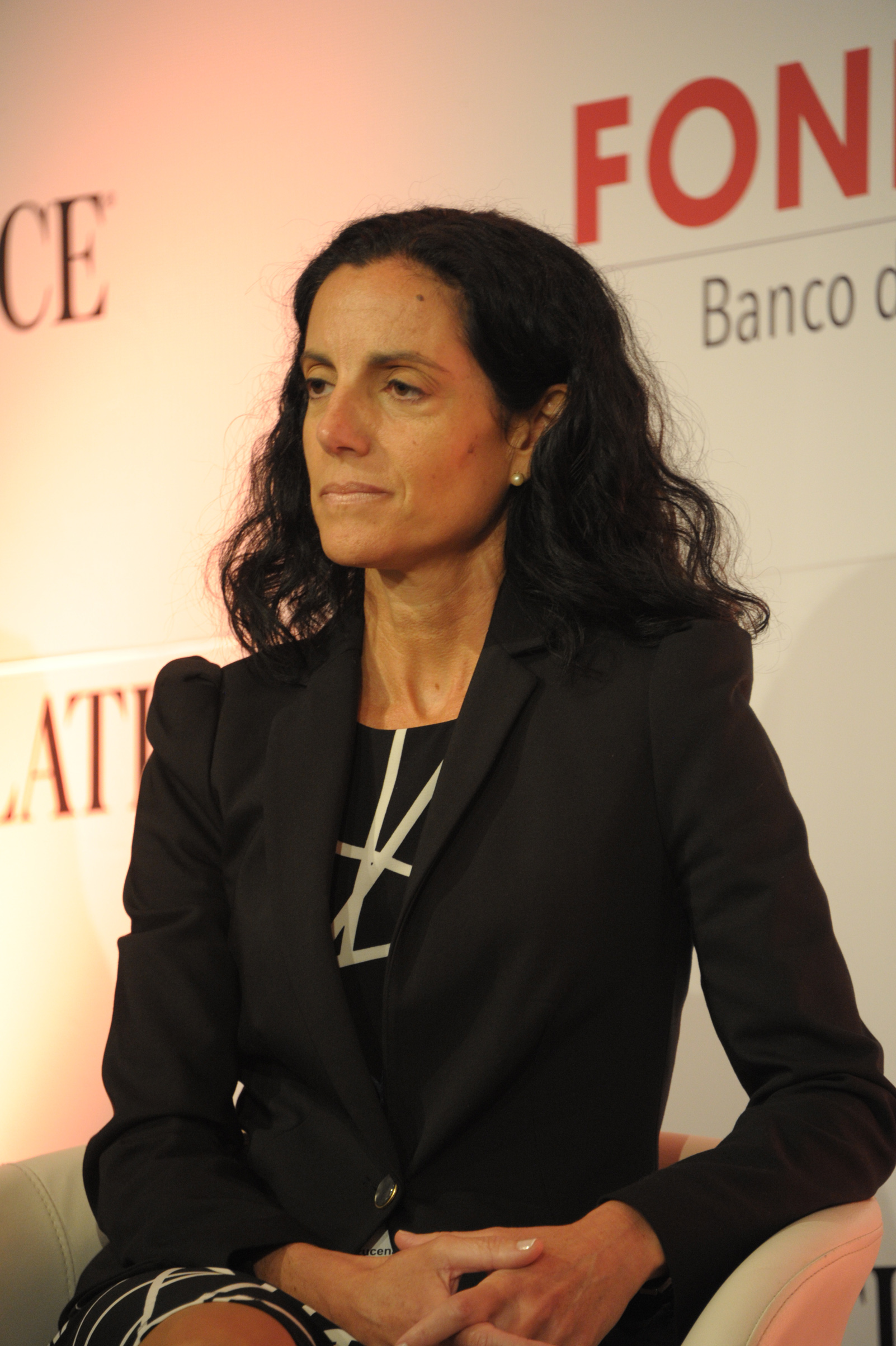 Ministra de Economía y Finanzas, Azucena Arbeleche