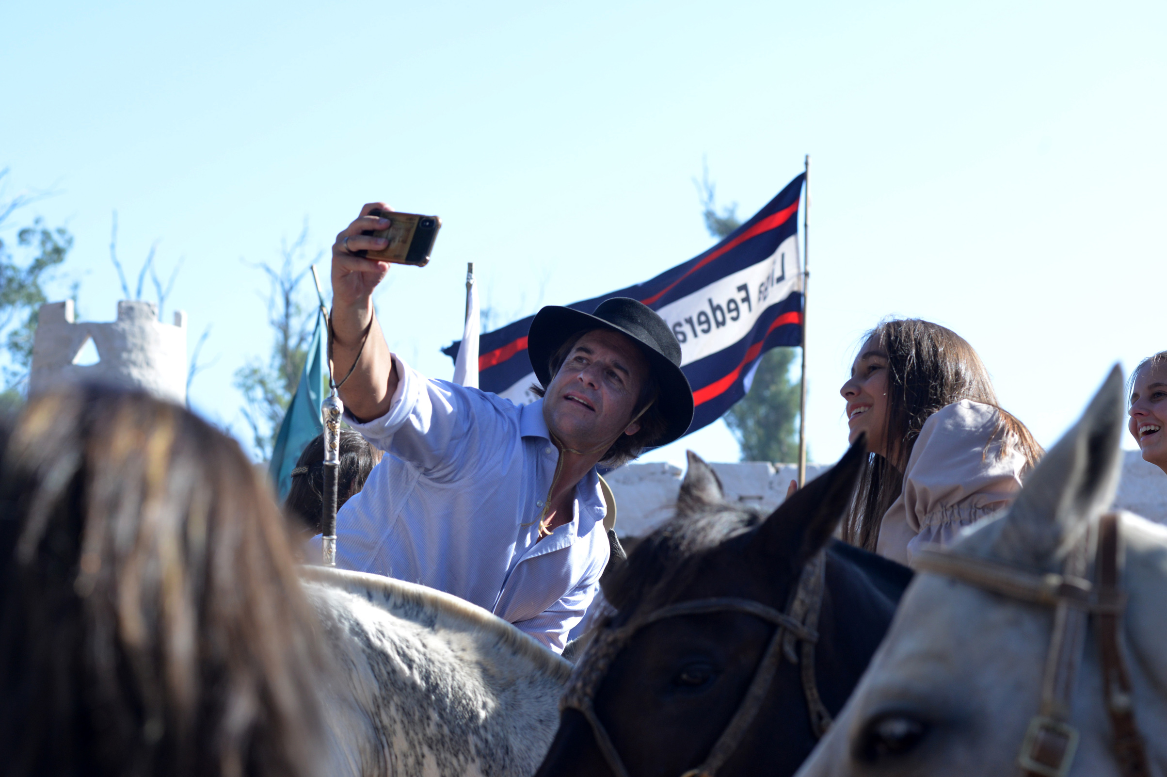 Presidente Luis Lacalle Pou desfiló en Fiesta de la Patria Gaucha, Tacuarembó