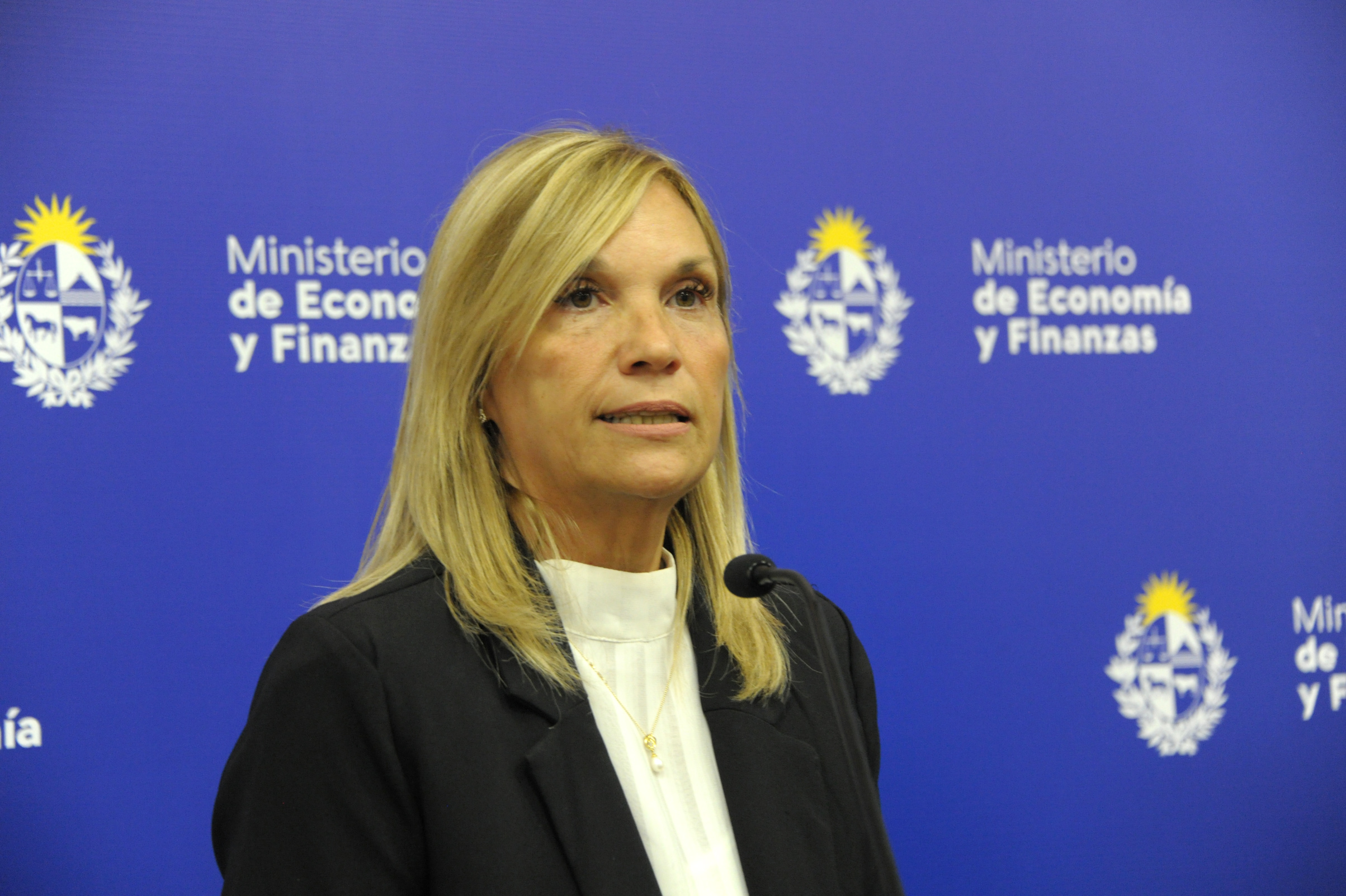 Vicepresidenta, Beatriz Argimón, haciendo uso de la palabra