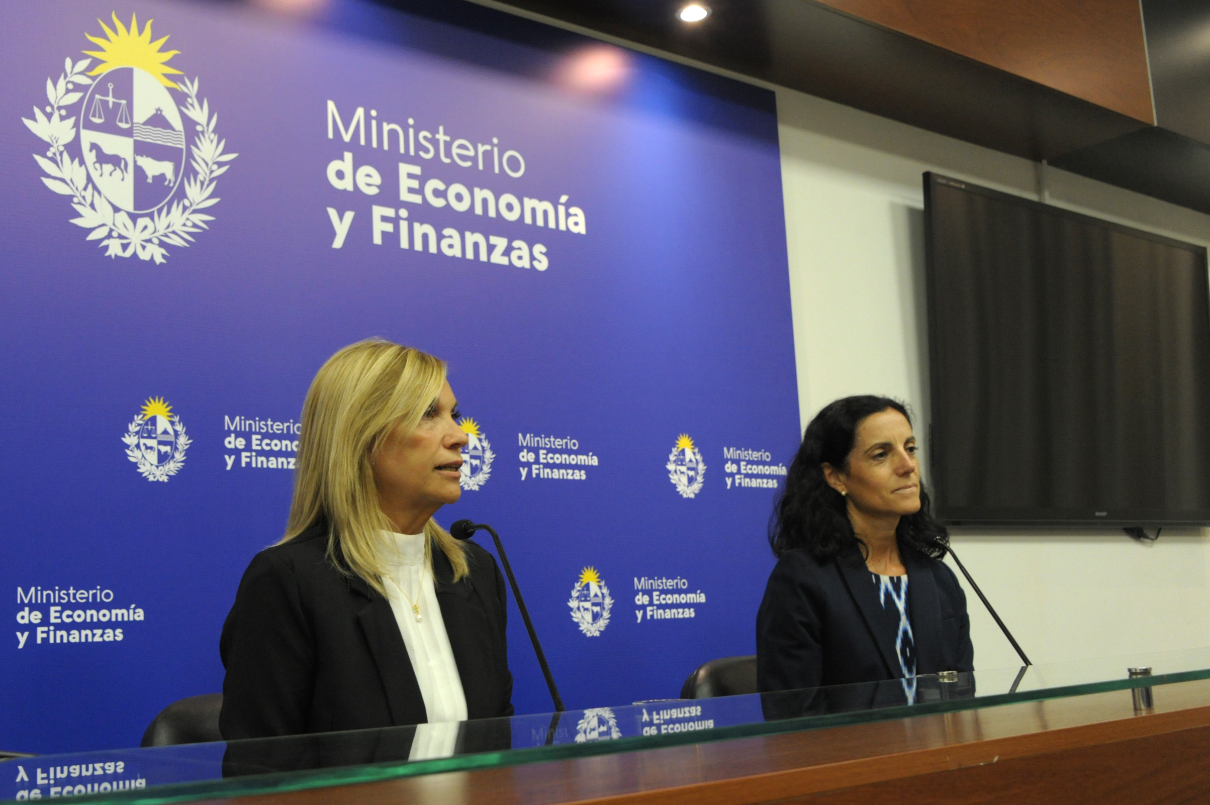 Vicepresidenta, Beatriz Argimón, haciendo uso de la palabra
