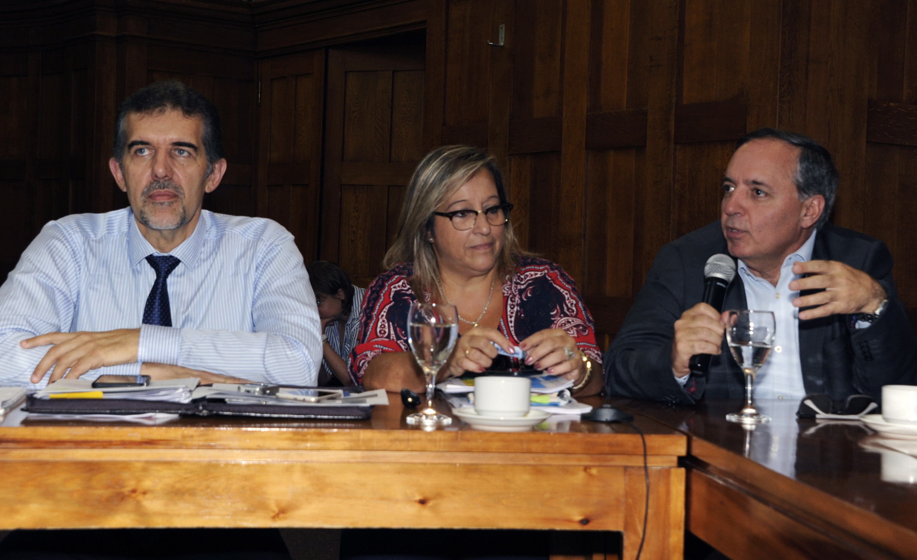 Director general de Salud, Miguel Asqueta, directora de Epidemiología, Raquel Rosa, y asesor del ministerio Anibal Dutra