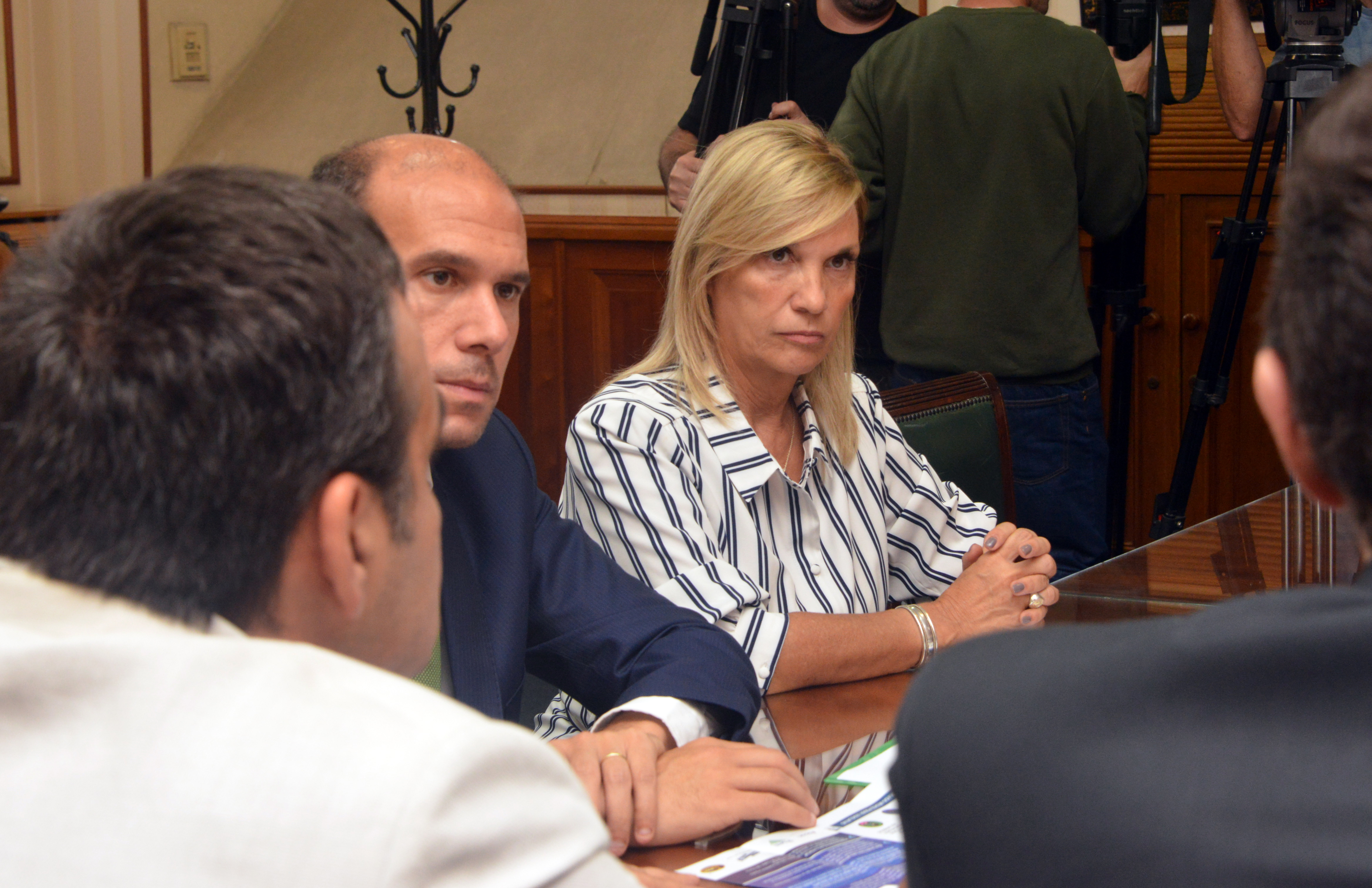Presidente de la Cámara de Representantes, Martín Lema y vicepresidenta de la República, Beatriz Argimón, en reunión con autoridades de Salud Pública