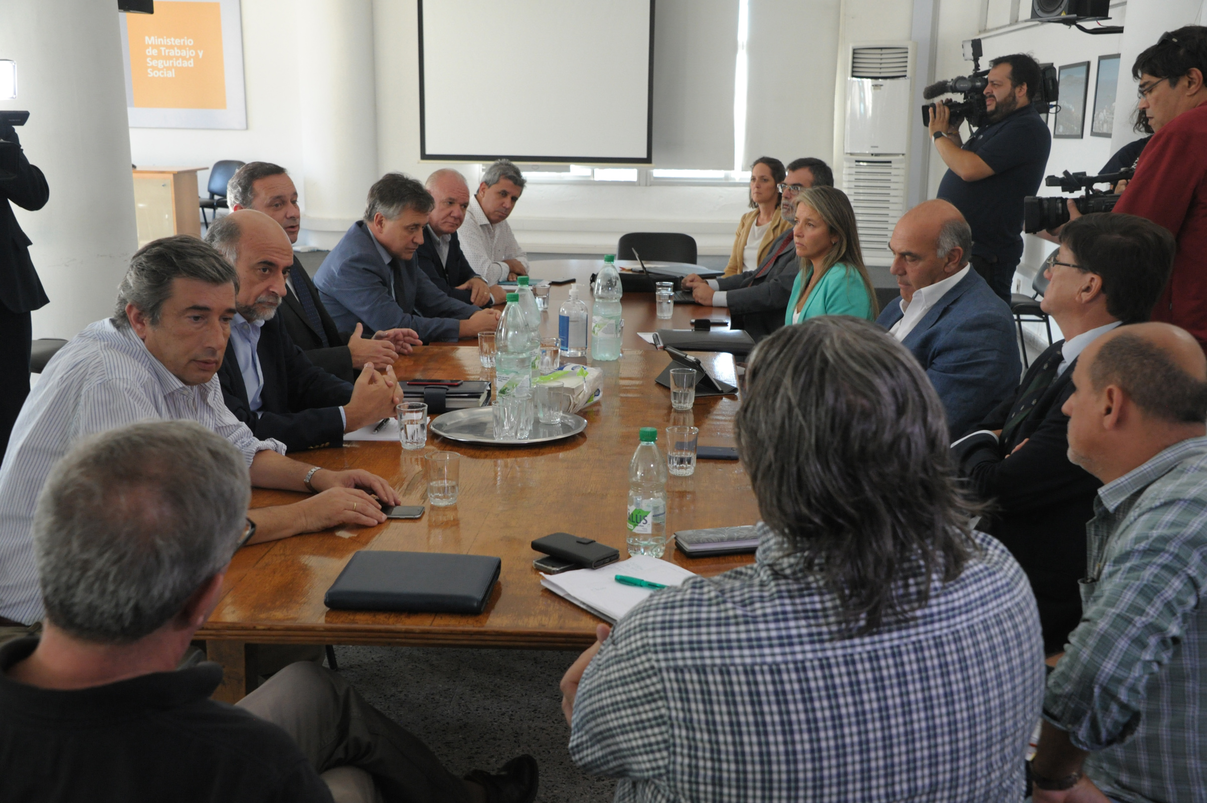 Reunión tripartita en el Ministerio de Trabajo