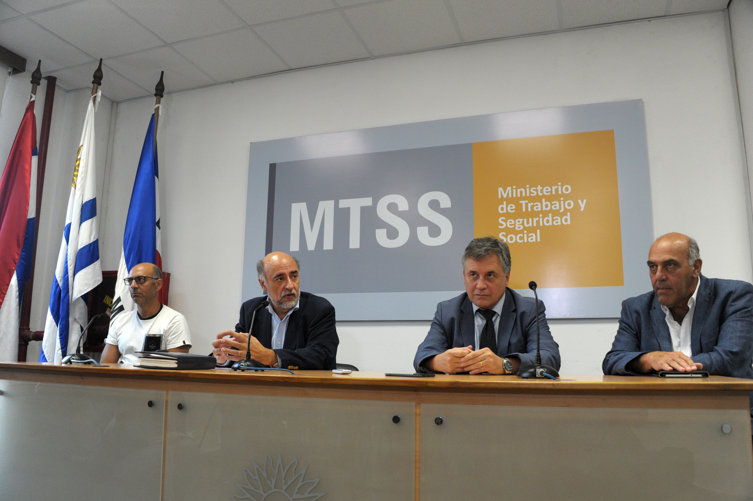 Ministro de Trabajo, Pablo Mieres, haciendo uso de la palabra