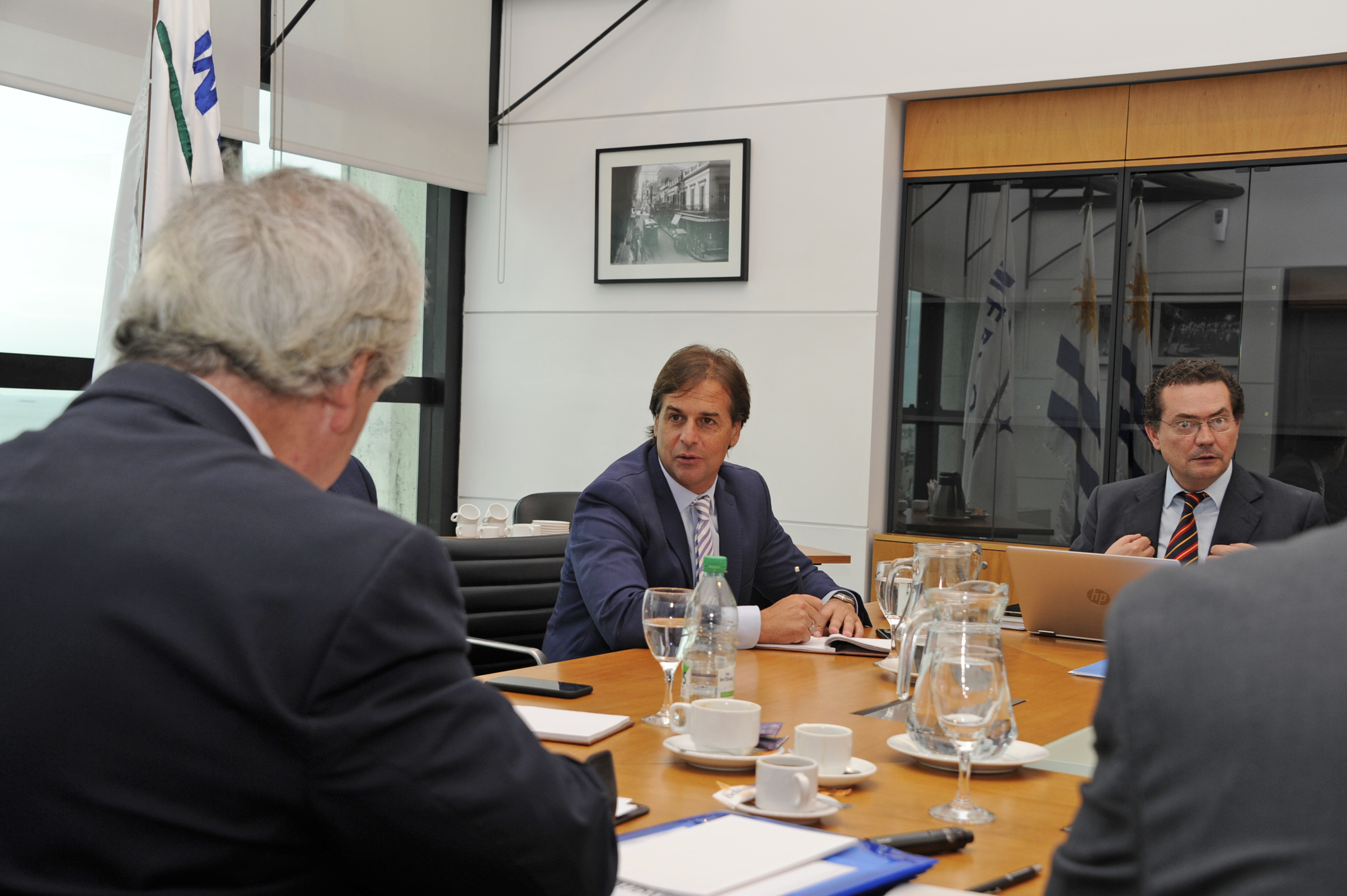 Presidente Luis Lacalle Pou encabezó reunión con ministro de Transporte, Luis Alberto Heber, secretario y prosecretario de Presidencia