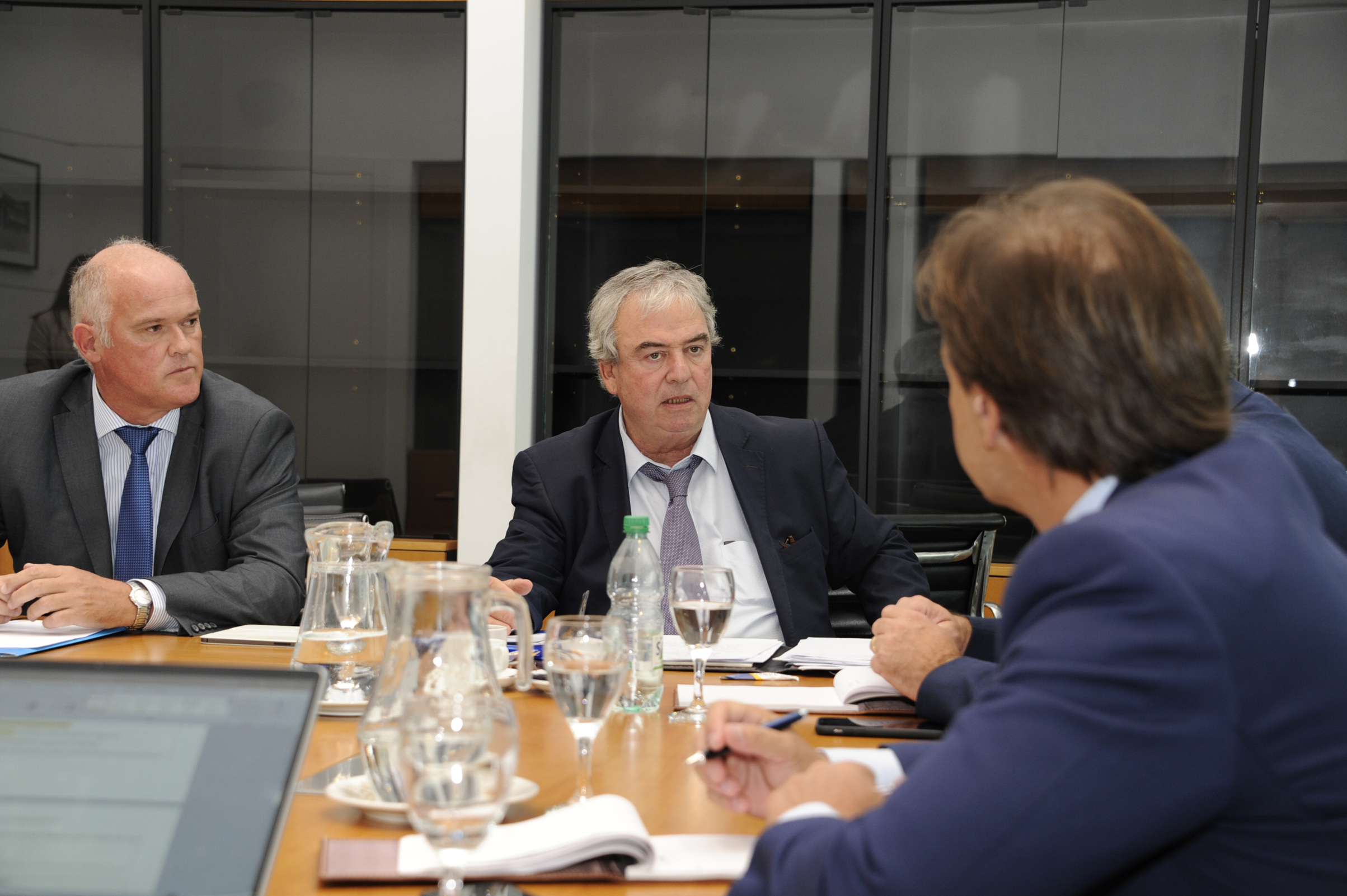 Presidente Luis Lacalle Pou encabezó reunión con titulares del Ministerio de Transporte, secretario y prosecretario de Presidencia