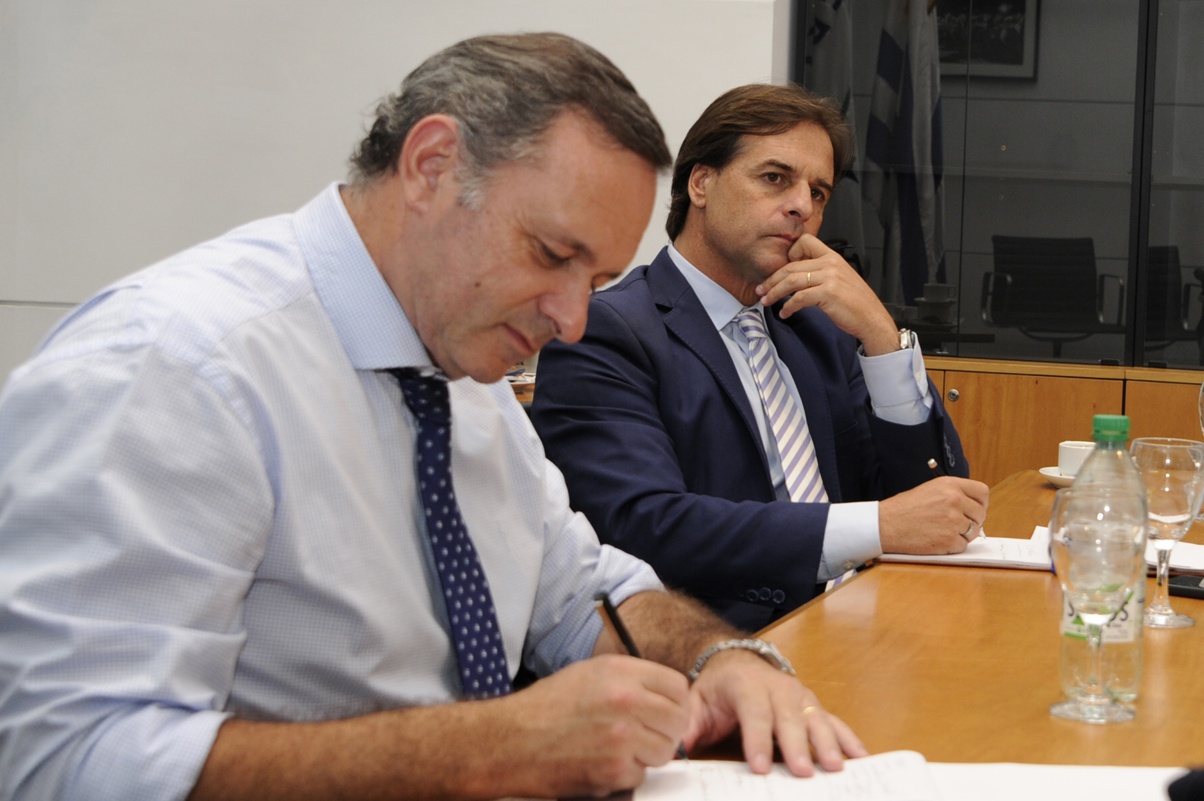 Presidente Luis Lacalle Pou, junto a Álvaro Delgado, secretario de Presidencia de la República