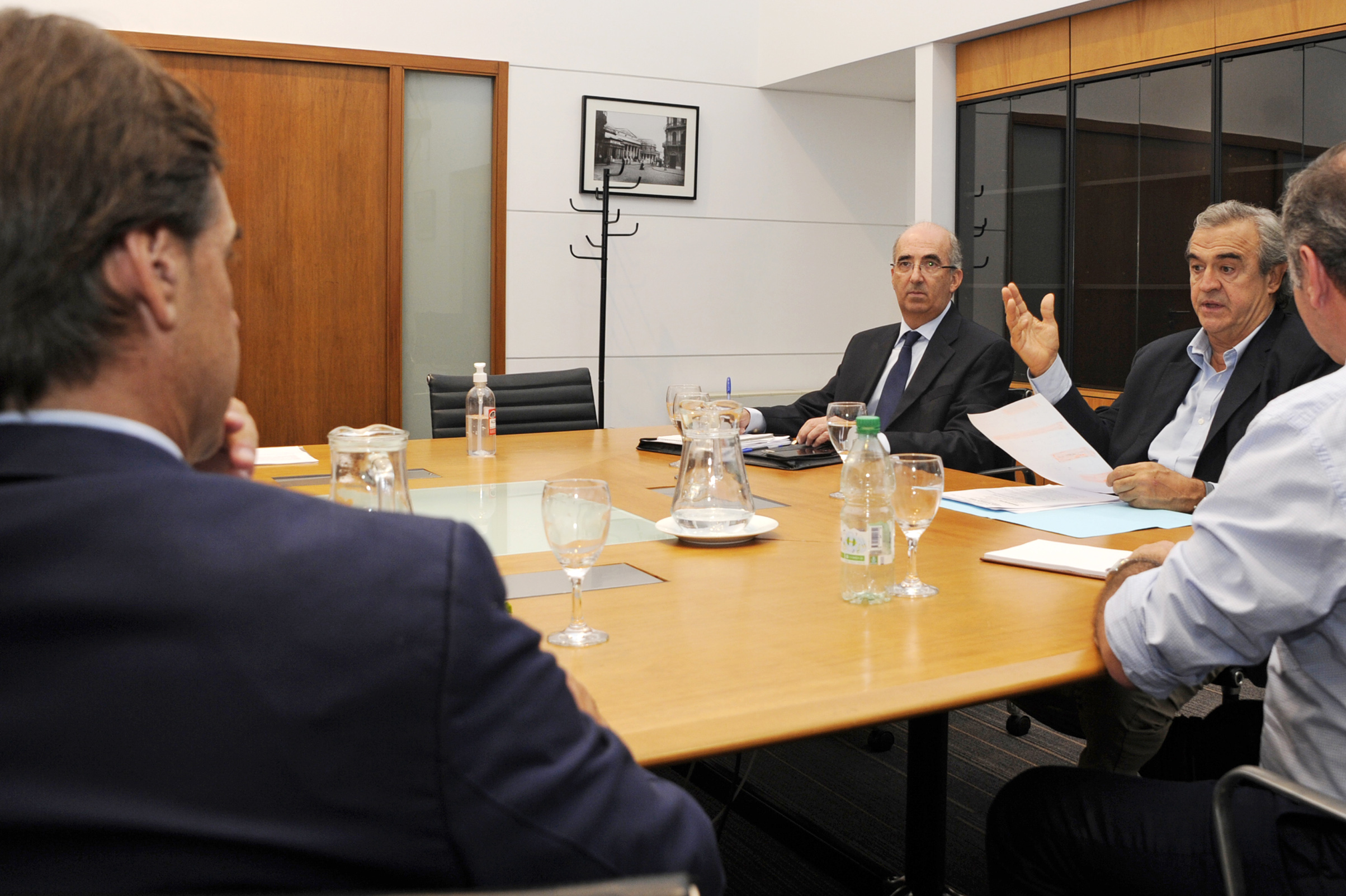 Presidente Luis Lacalle Pou encabezó reunión con titulares del Ministerio del Interior, secretario y prosecretario de la Presidencia de la República