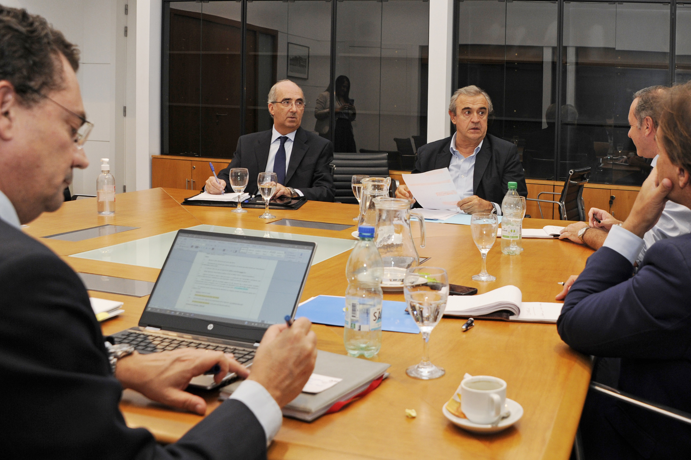 Presidente Luis Lacalle Pou encabezó reunión con titulares del Ministerio del Interior, secretario y prosecretario de la Presidencia de la República