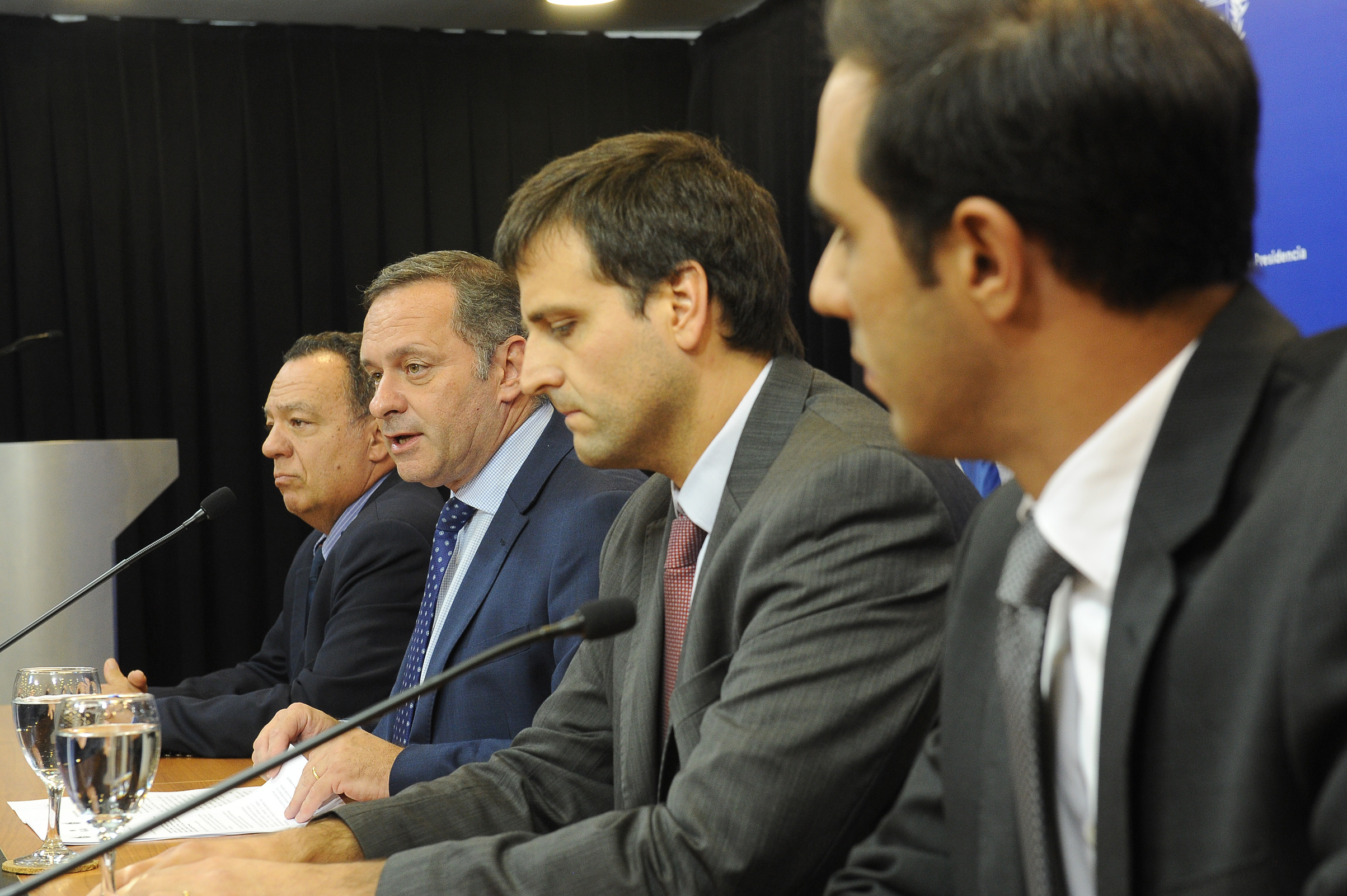 Sergio Rico, Álvaro Delgado, Aparicio Ponce De León y José Luis Satdjian