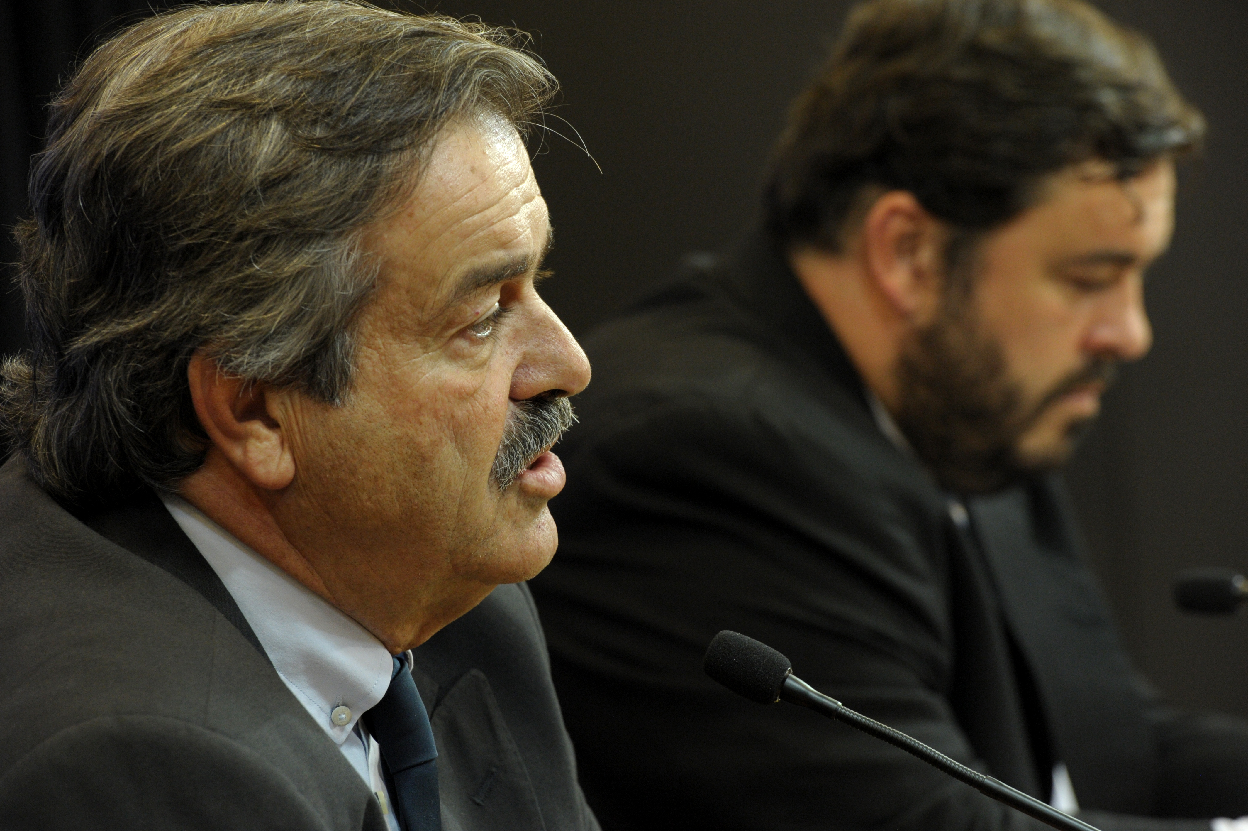 Ministro de Ganadería, Carlos María Uriarte, junto a subsecretario de la cartera, Ignacio Buffa, en conferencia de prensa