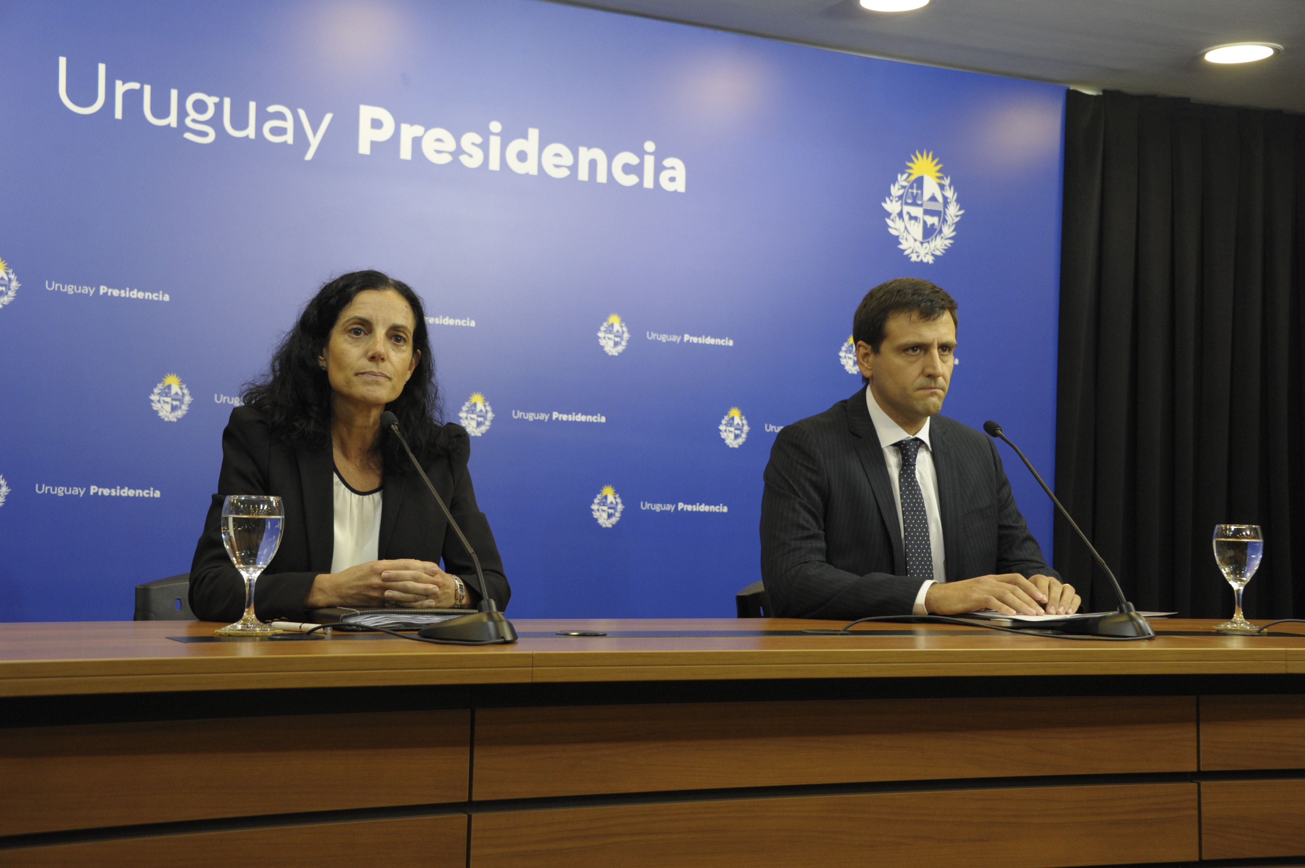 Ministra Azucena Arbeleche, junto al vocero presidencial y director de Comunicación Presidencial, Aparicio Ponce de León