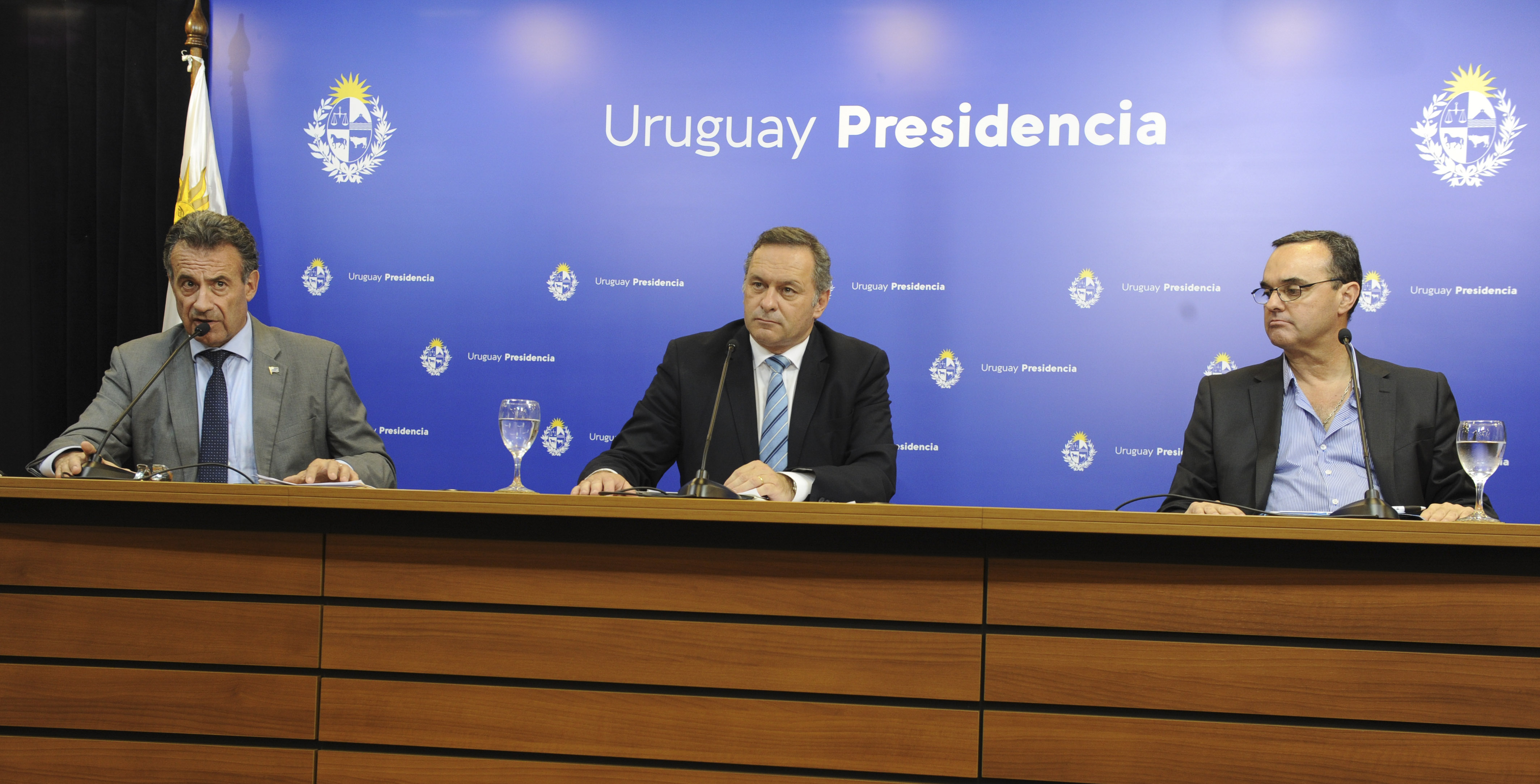 Ministro de Salud Pública, Daniel Salinas, secretario de Presidencia, Álvaro Degado, y Pablo Bartol, ministro de Desarrollo Social
