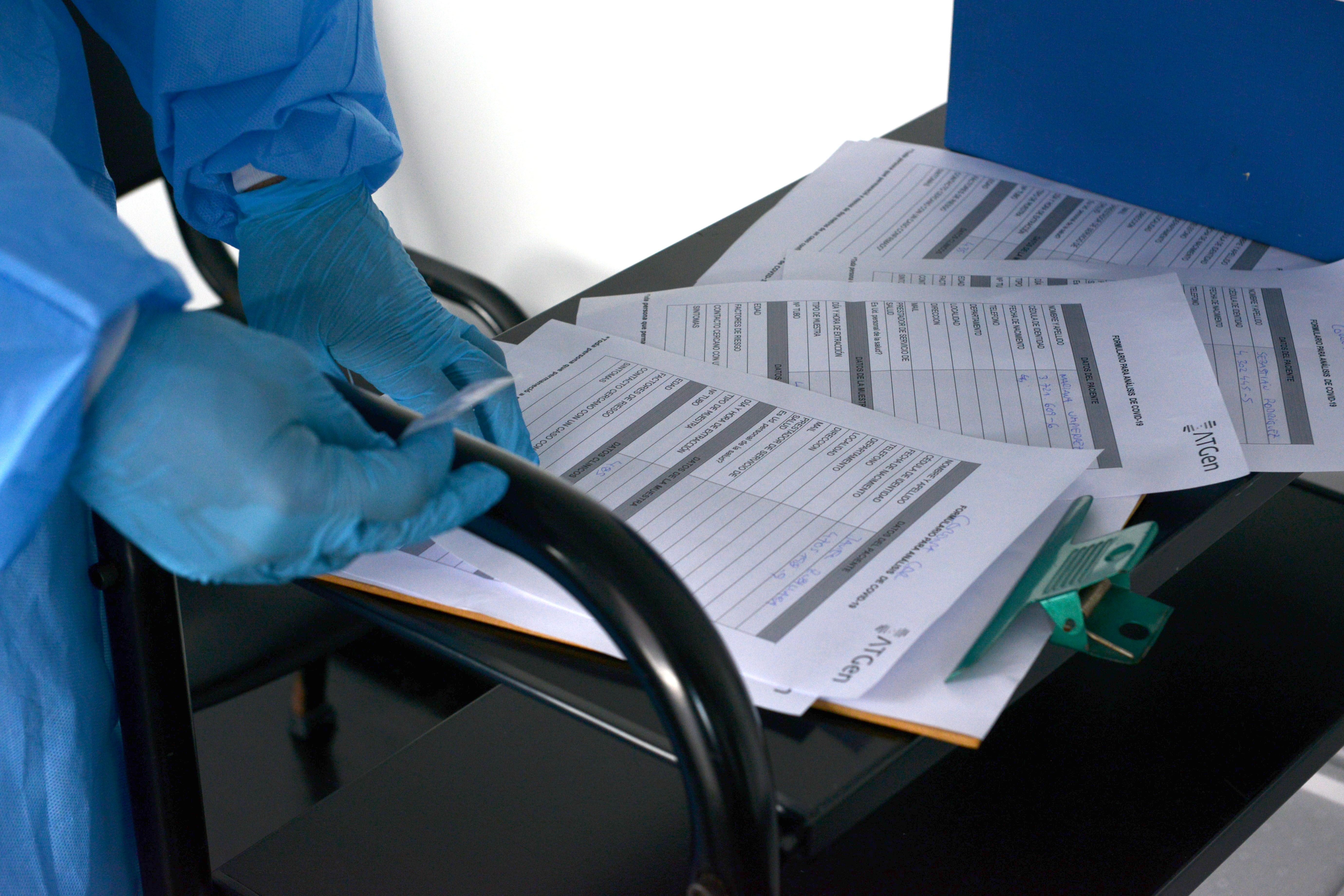 Recolección de muestra para análisis de coronavirus