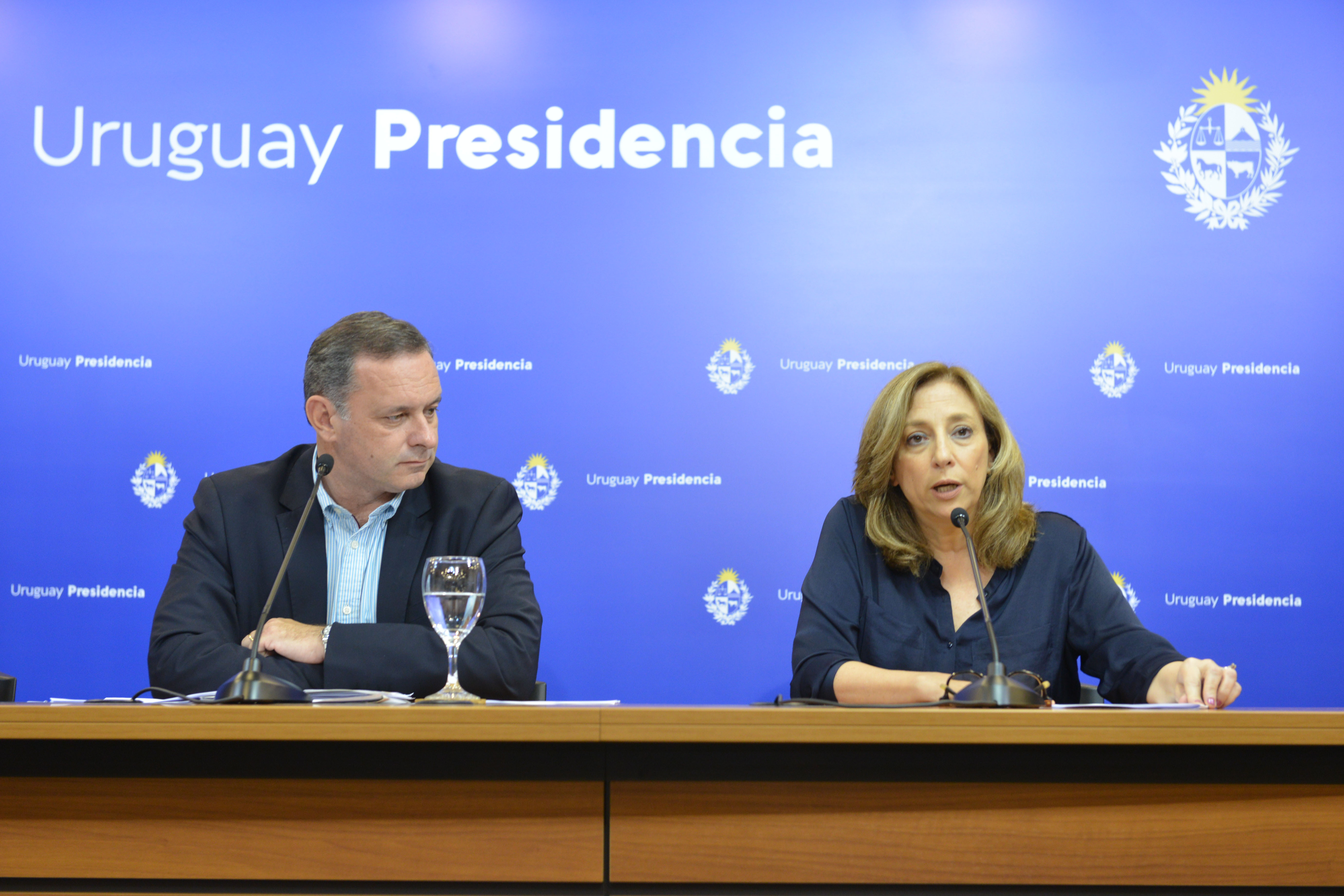 Secretario de Presidencia, Álvaro Delgado, junto a directora de Inmujeres, Mónica Botero
