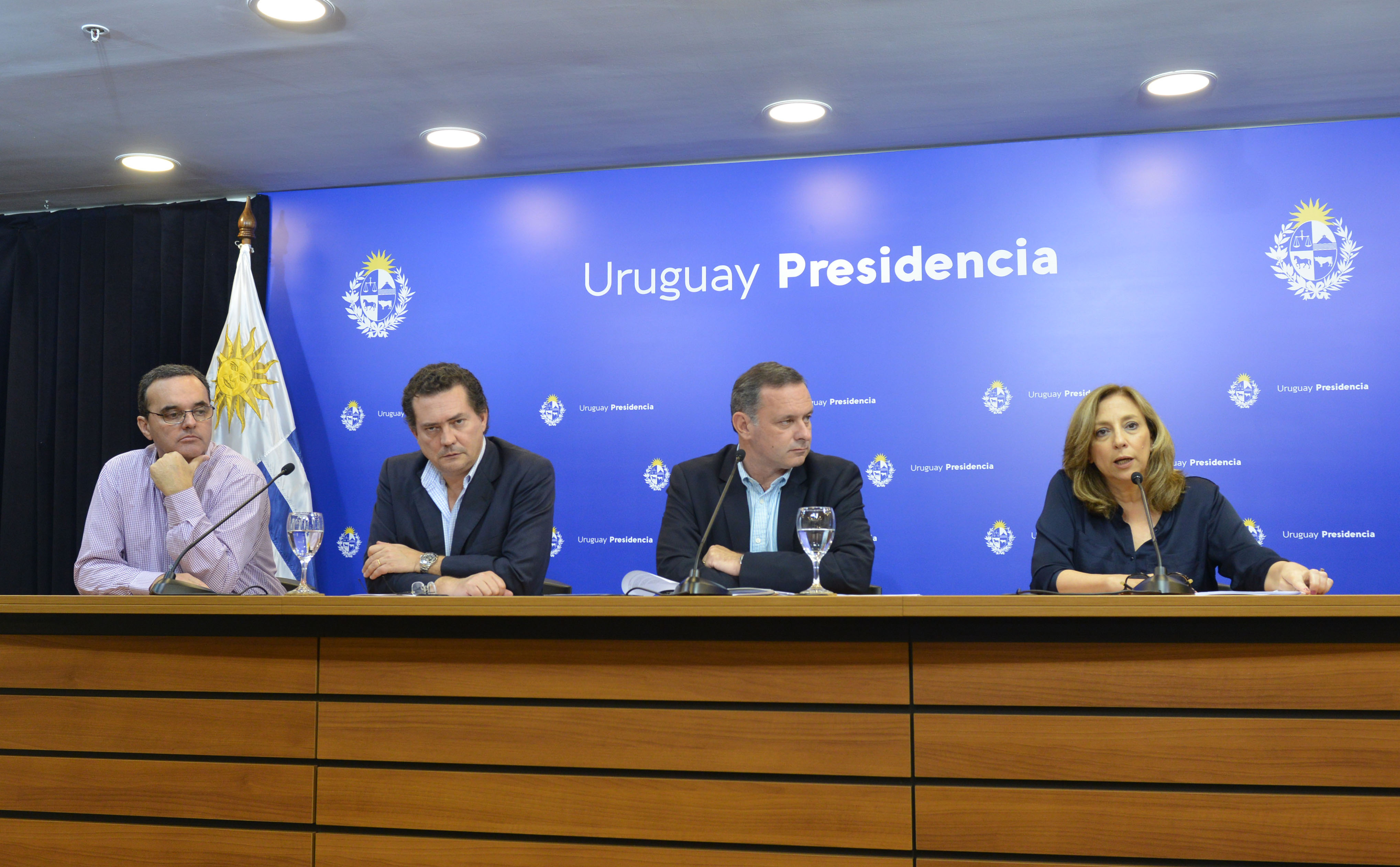 Ministro Pablo Bartol, subsecretario y secretario de Presidencia, Rodrigo Ferrés y Álvaro Delgado, y directora de Inmujeres, Mónica Botero