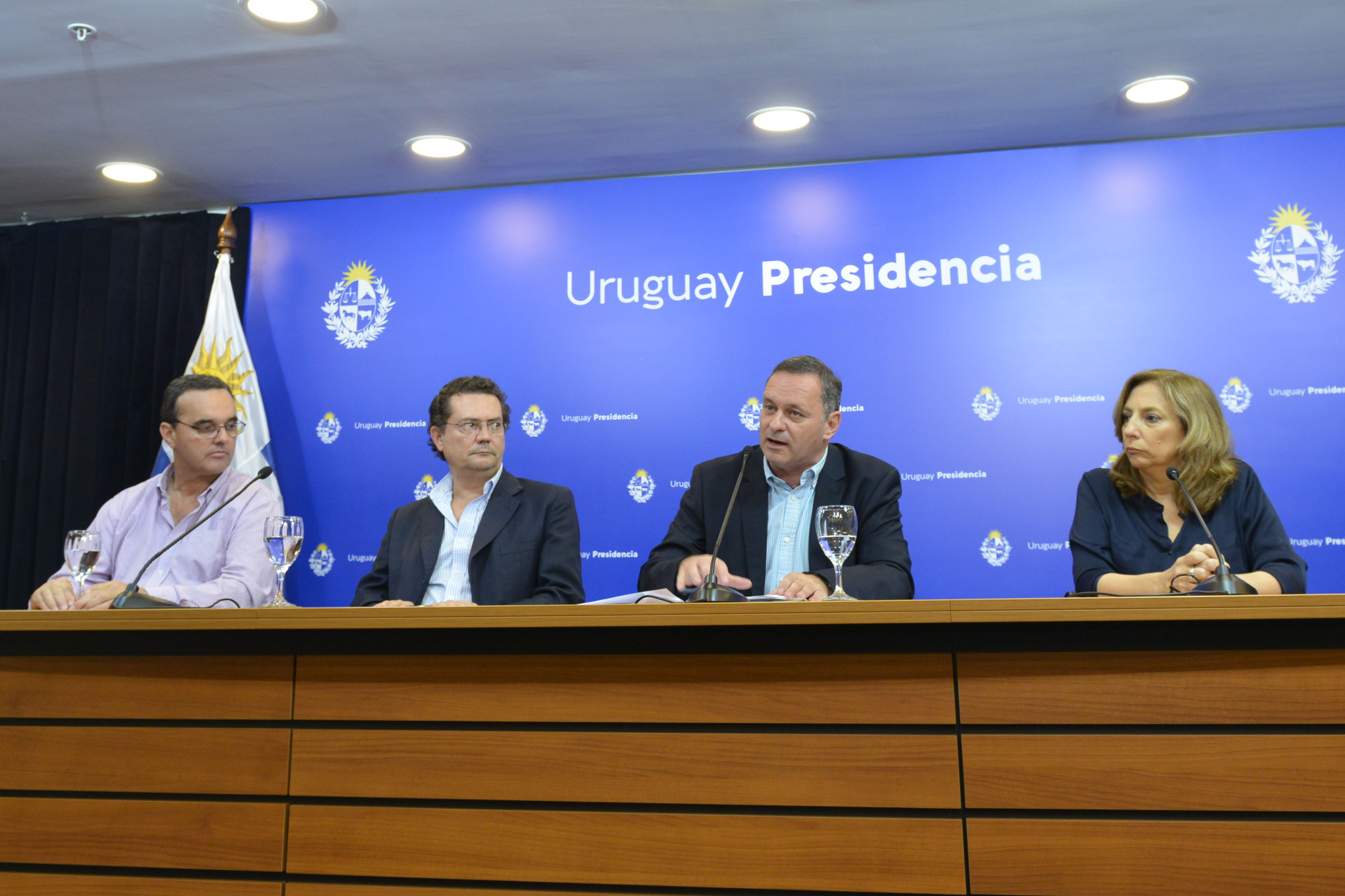 Ministro Pablo Bartol, subsecretario y secretario de Presidencia, Rodrigo Ferrés y Álvaro Delgado, y directora de Inmujeres, Mónica Botero
