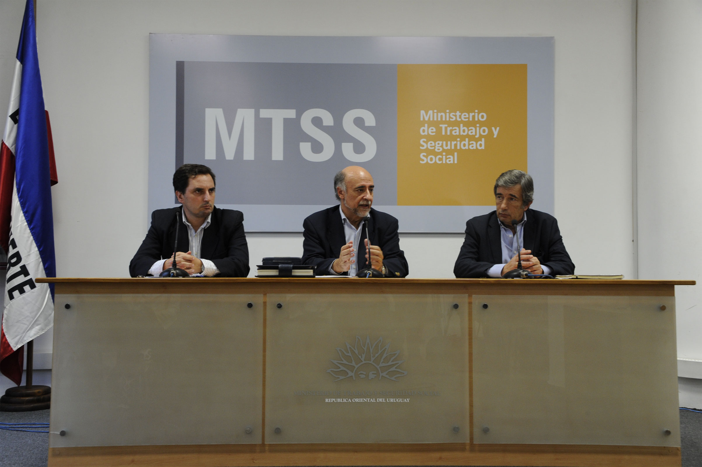 Ministro de Trabajo y Seguridad Social, Pablo Mieres, encabezó conferencia de prensa en sede de cartera que dirige