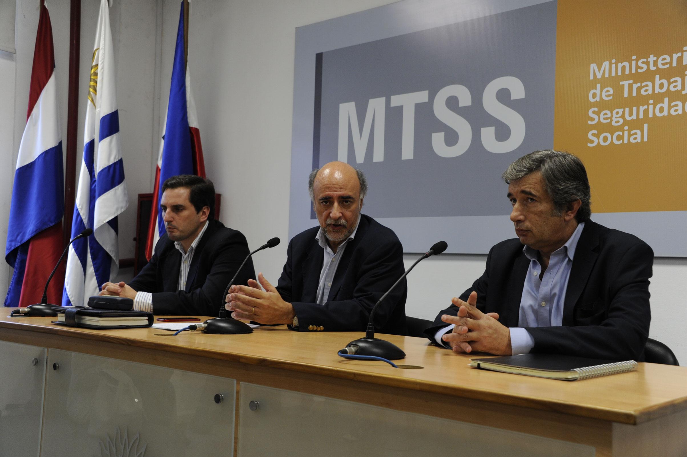 Ministro de Trabajo y Seguridad Social, Pablo Mieres, encabezó conferencia de prensa en sede de cartera que dirige