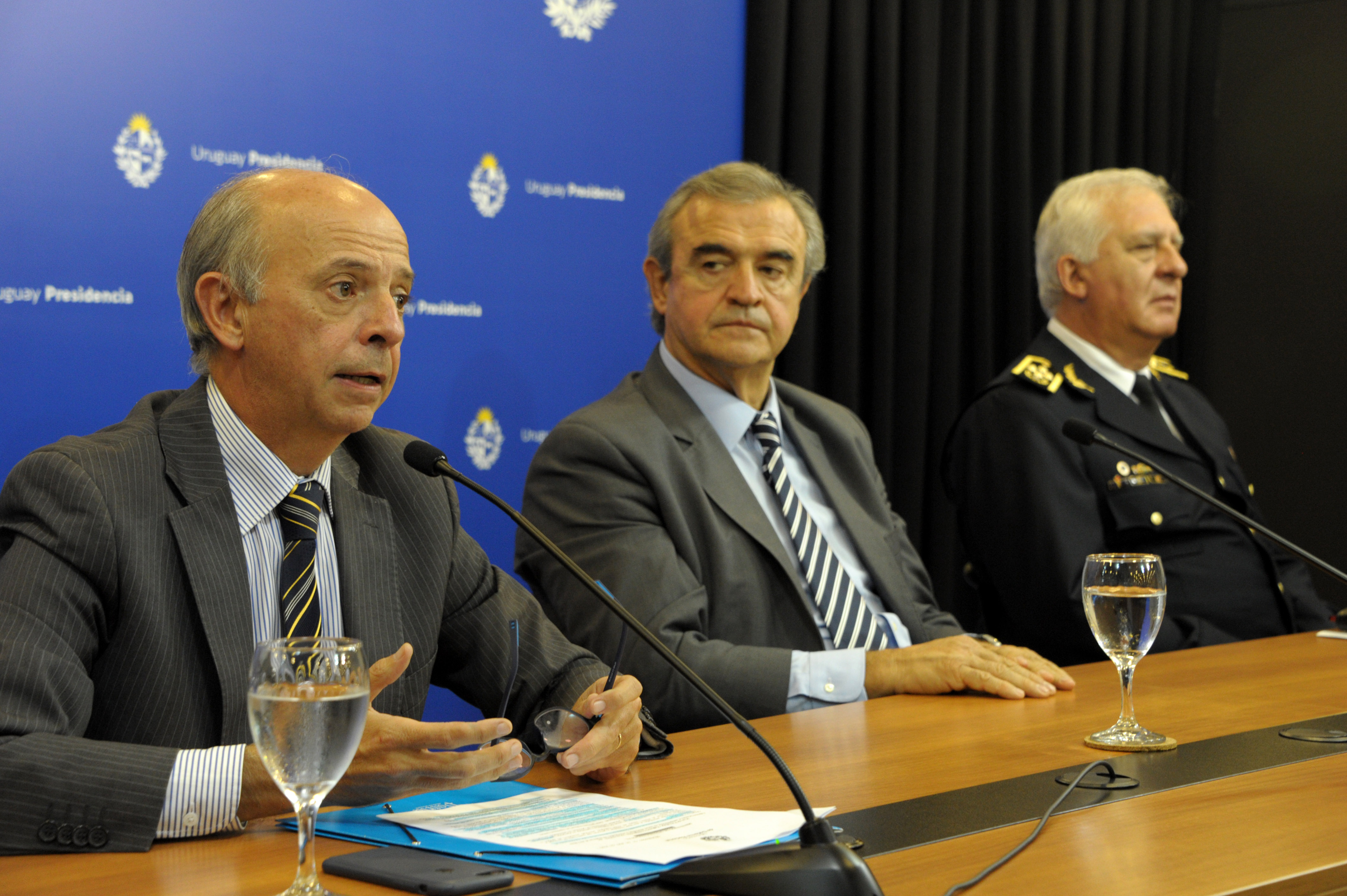 Ministro de Defensa Nacional, Javier García, haciendo uso de la palabra