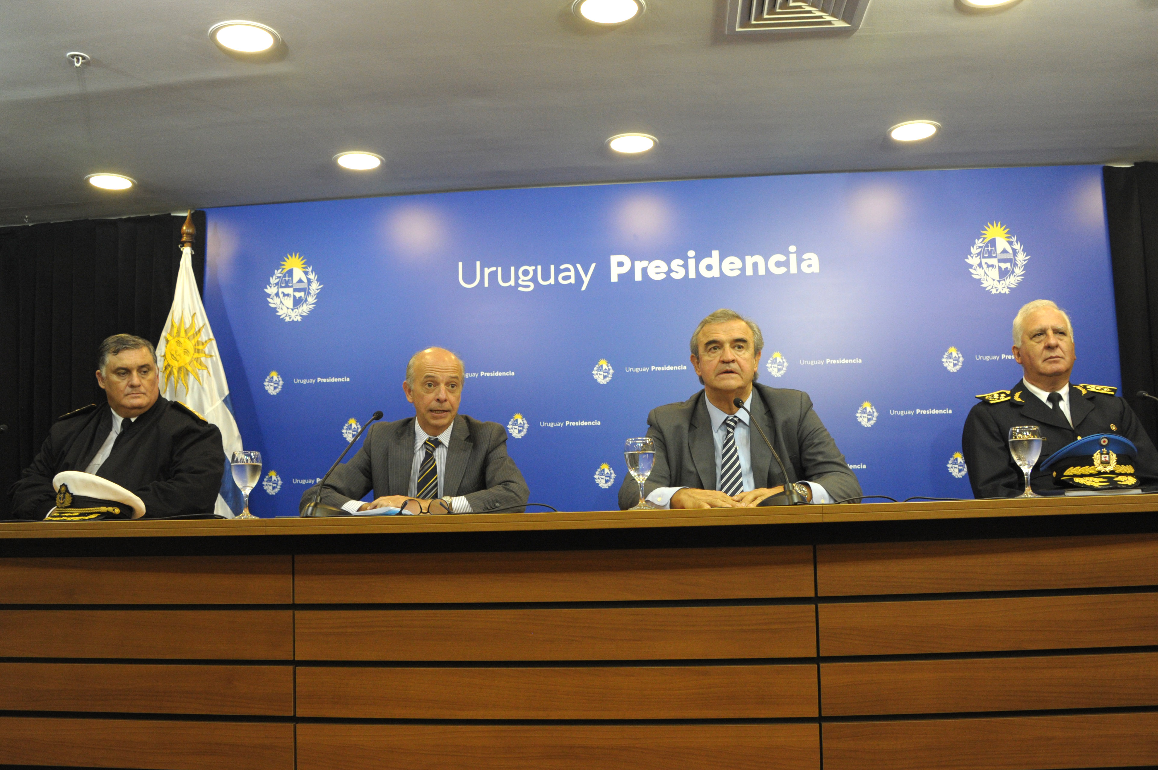 Comandante en jefe de la Armada, Jorge Wilson, ministros Javier García y Jorge Larrañaga y director de Policía, Diego Fernández