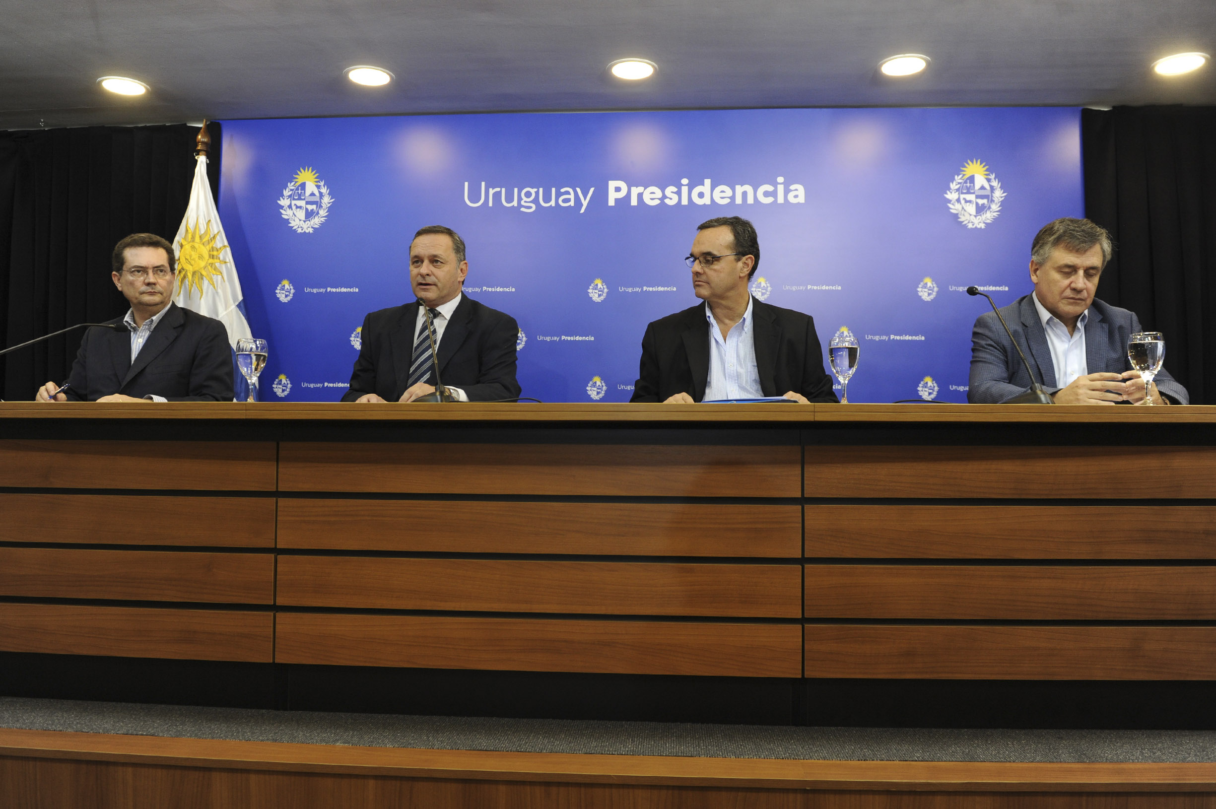 Secretario de Presidencia, Álvaro Delgado, encabezó conferencia, junto a prosecretario, Rodrigo Ferrés, y ministros Pablo Bartol y Omar Paganini