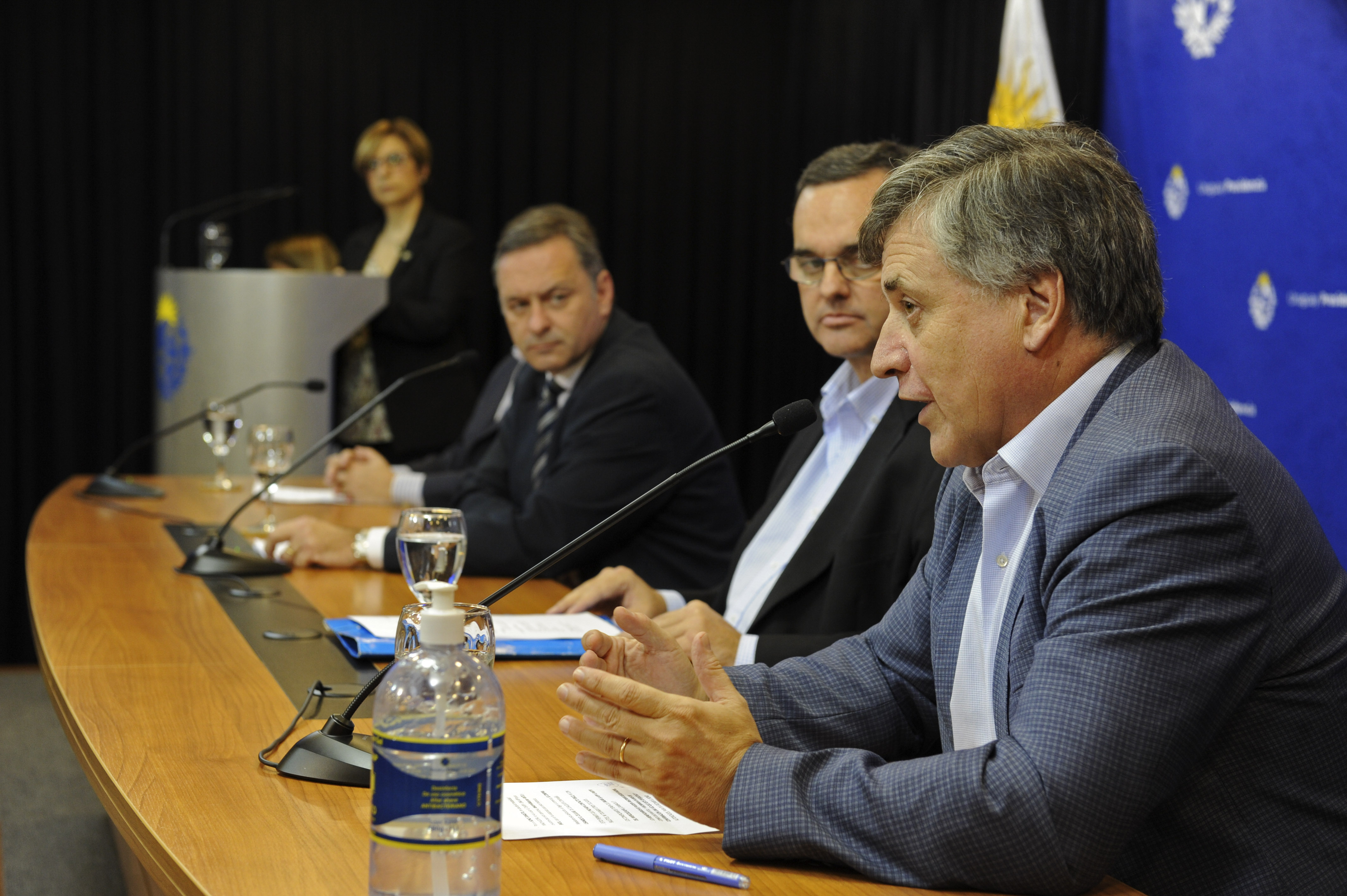 Omar Paganini, ministro de Industria y Energía, haciendo uso de la palabra