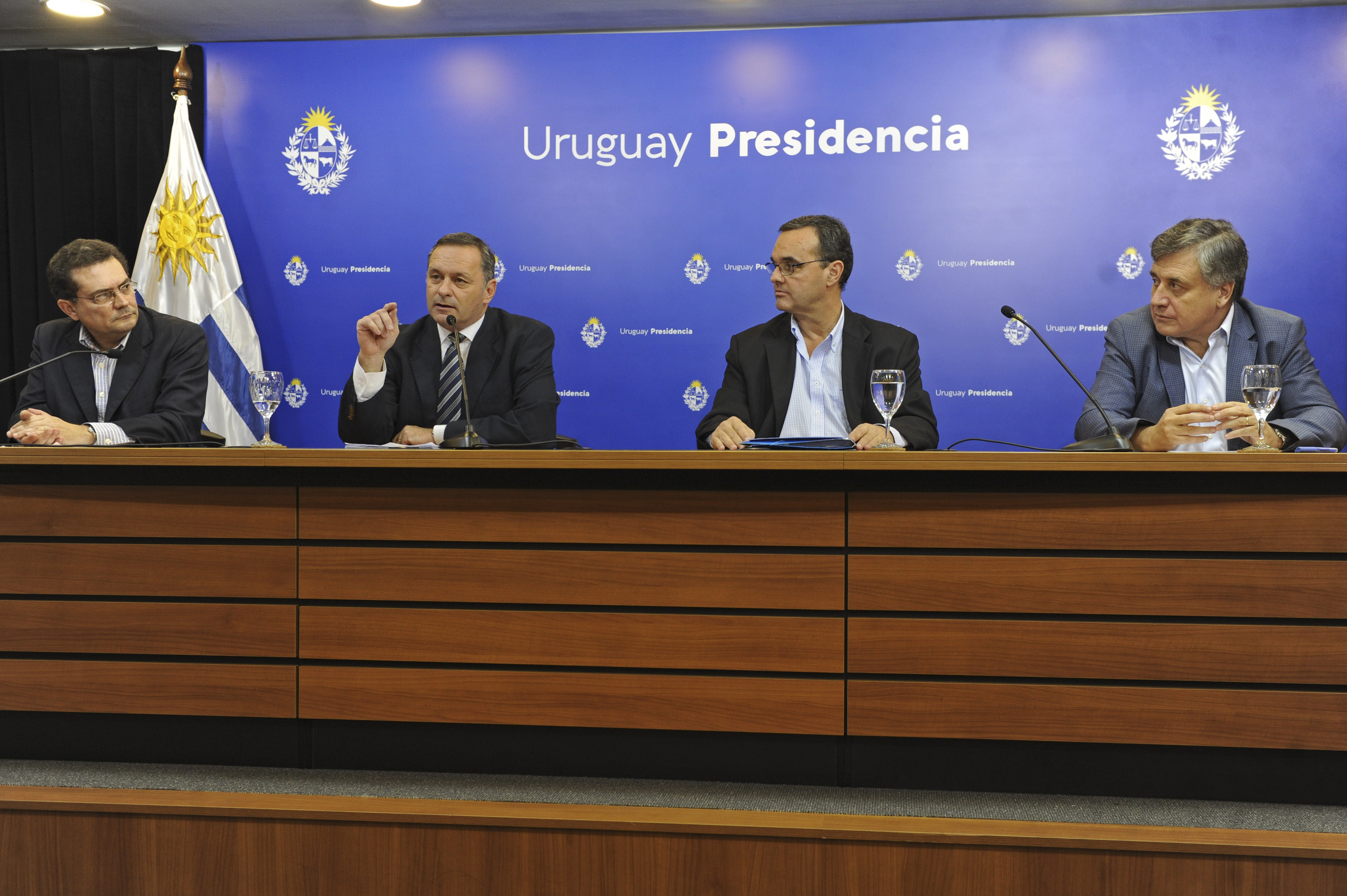 Secretario de Presidencia, Álvaro Delgado, encabezó conferencia, junto a prosecretario, Rodrigo Ferrés, y ministros Pablo Bartol y Omar Paganini